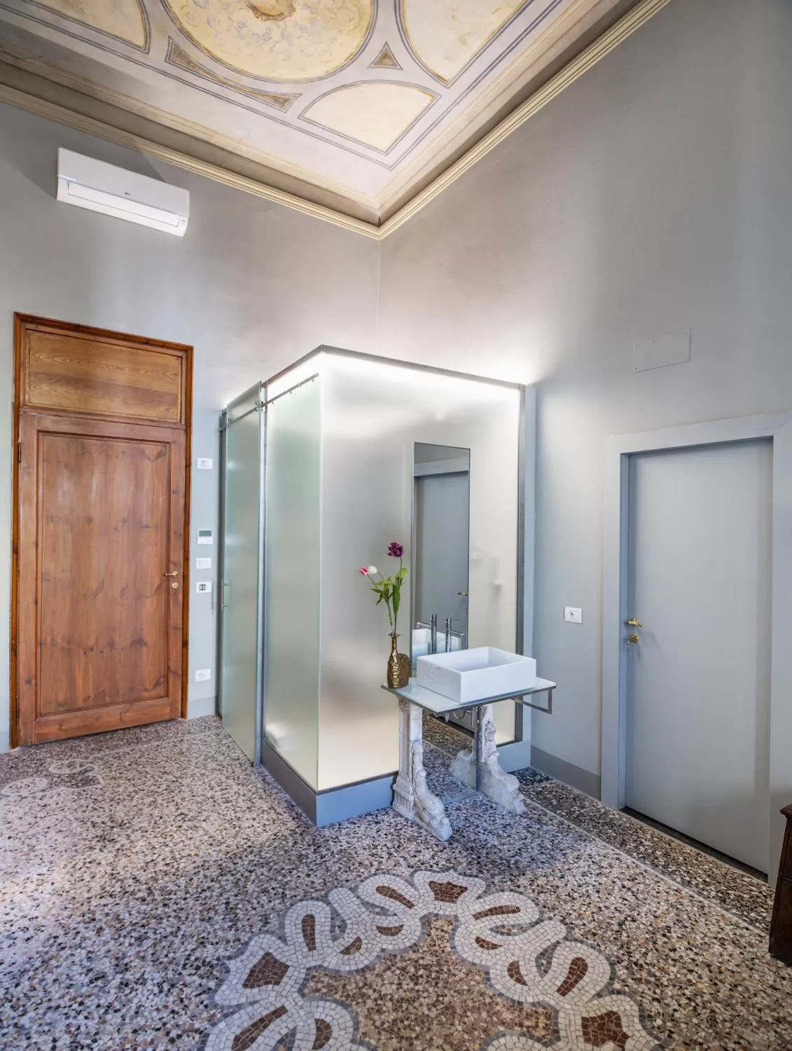 Photo of the whole room in Casa Botticelli