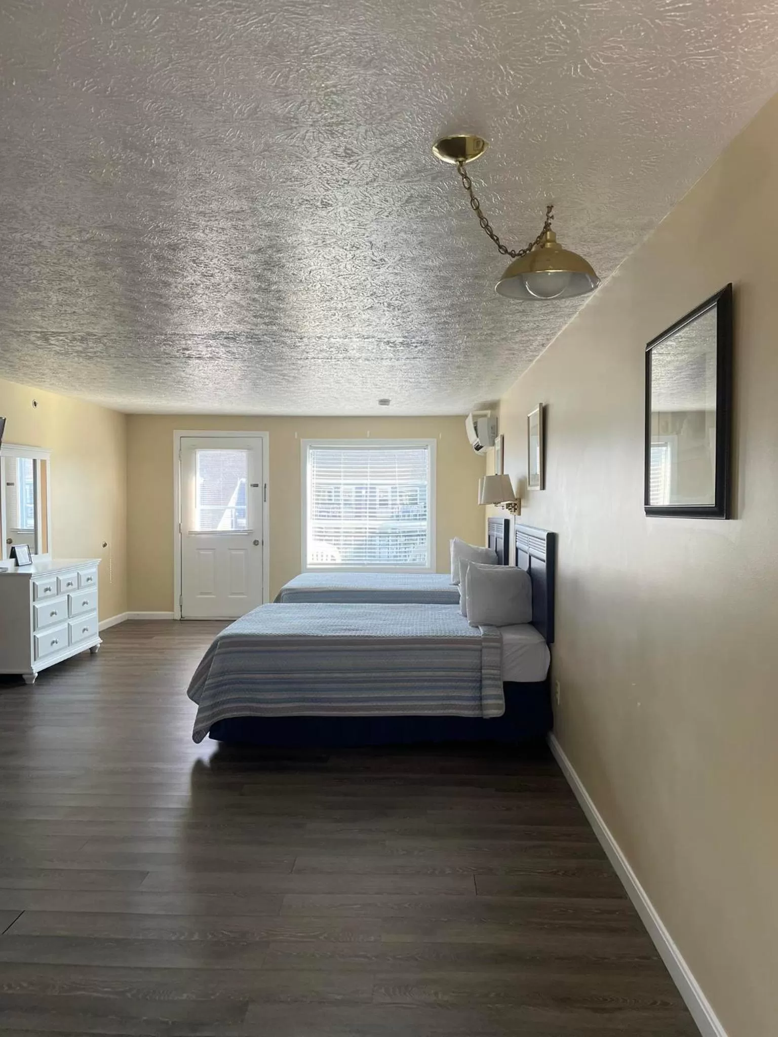 Bed in The Grand Beach Inn