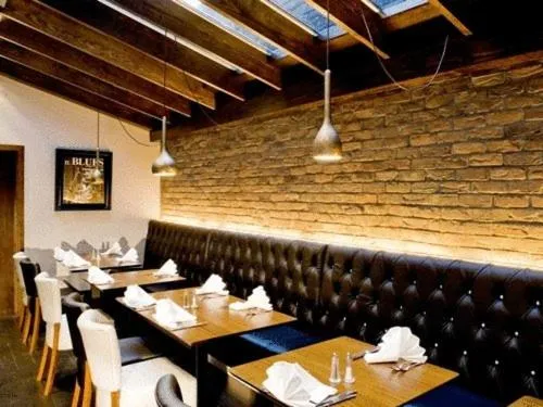 Restaurant/places to eat in Artto Hotel