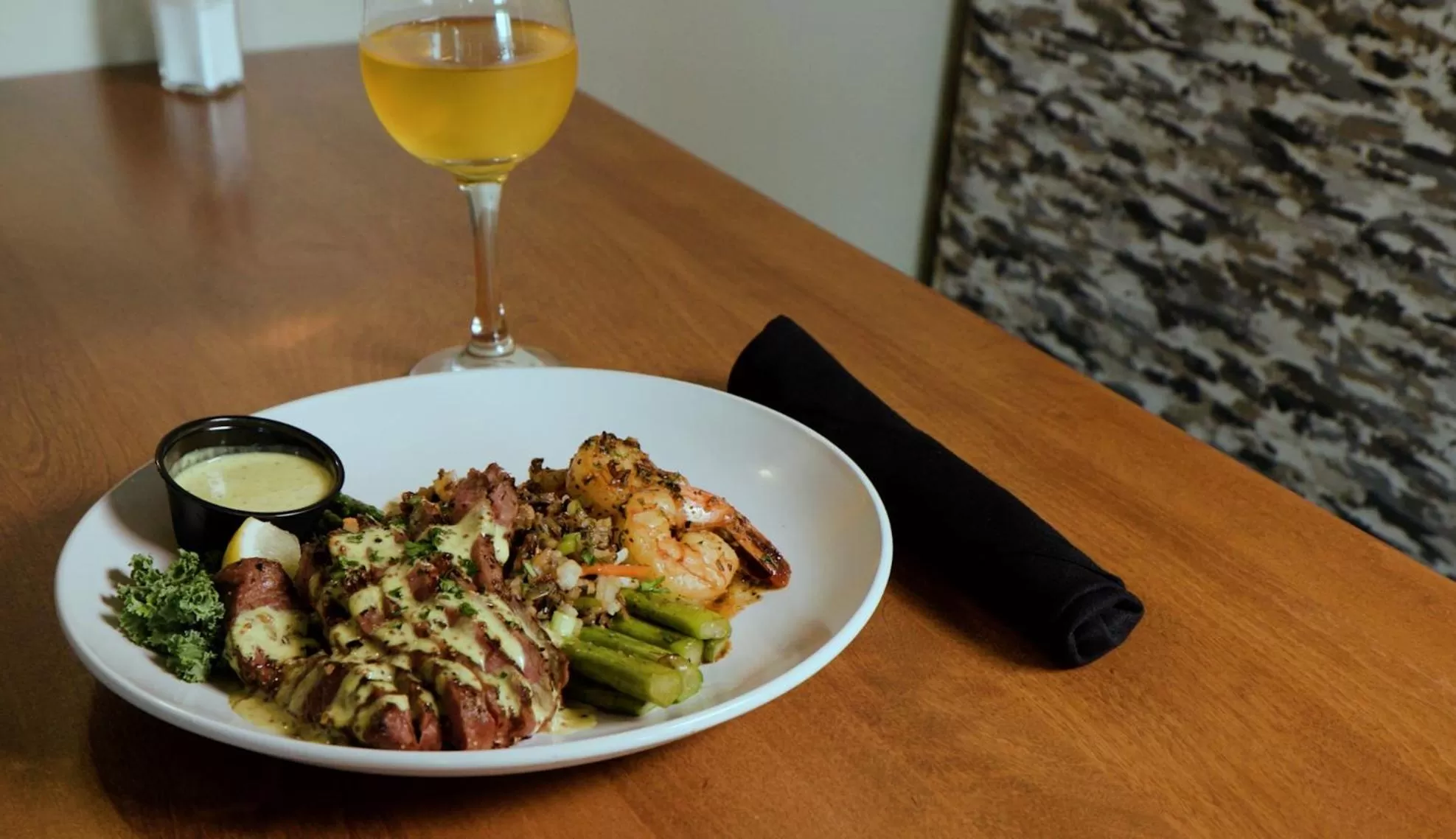 Food and drinks in Grand Superior Lodge