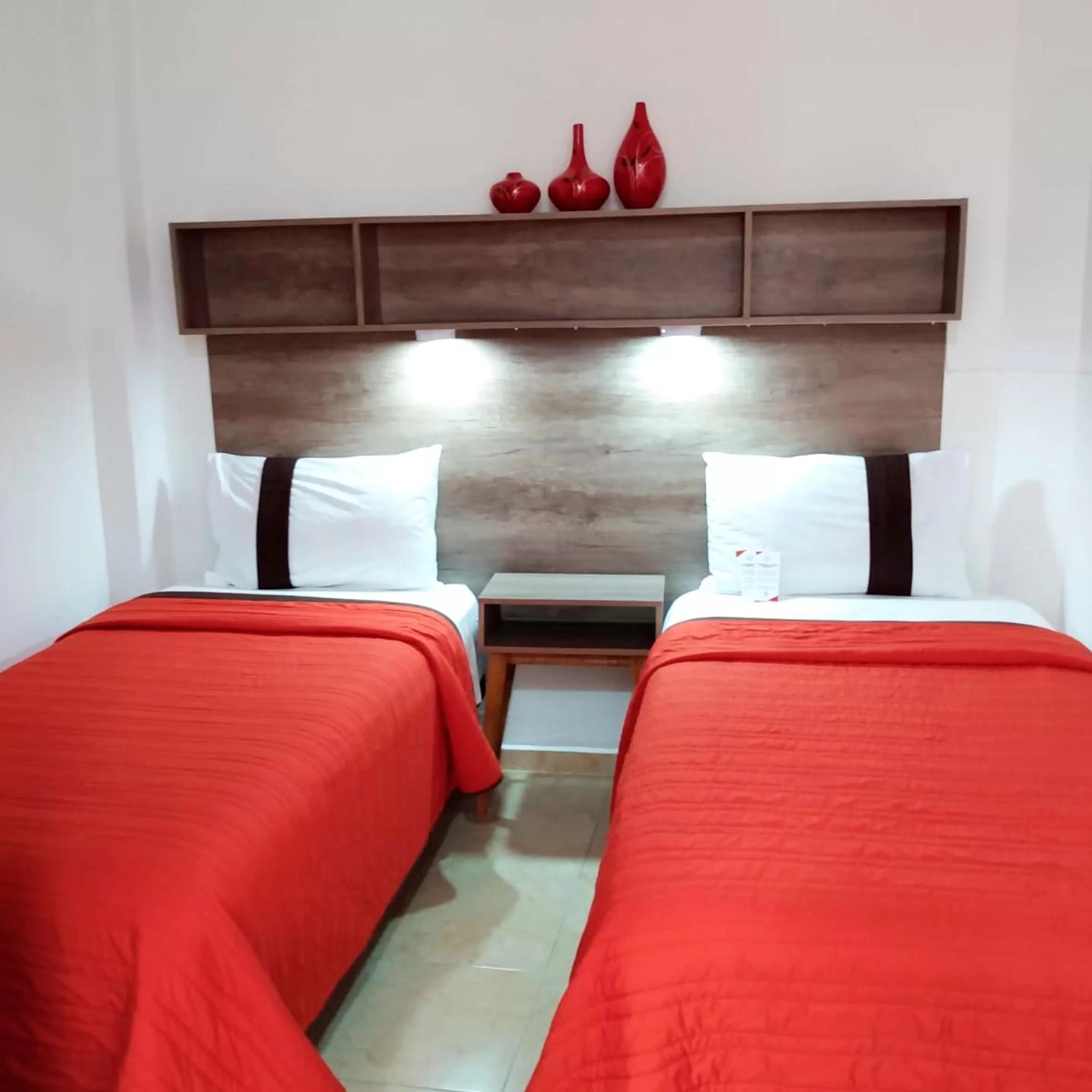 Photo of the whole room, Bed in Hotel del Arte y Figura