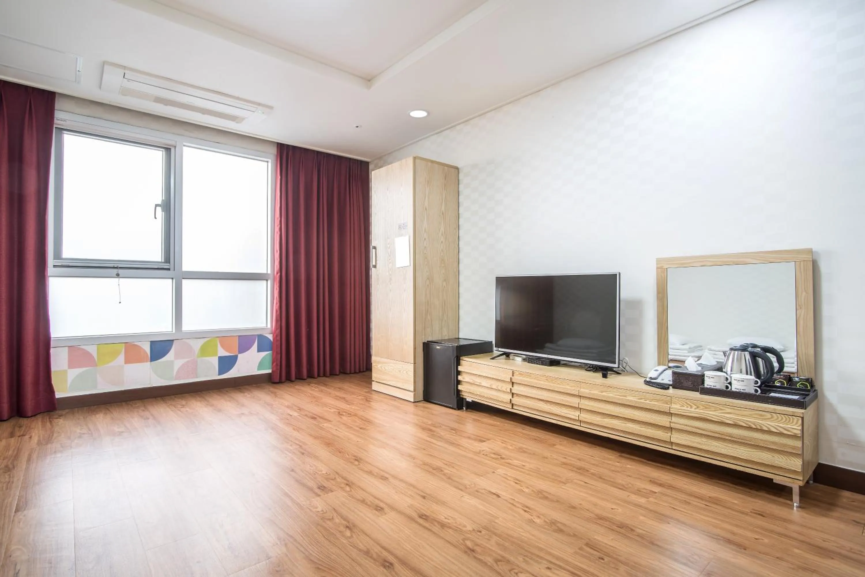 TV and multimedia in Breeze Bay Hotel