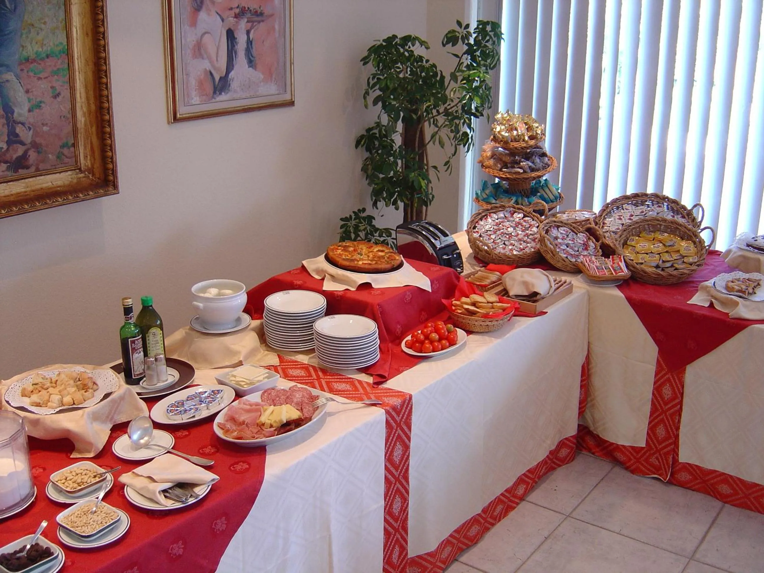 American breakfast in Hotel HR