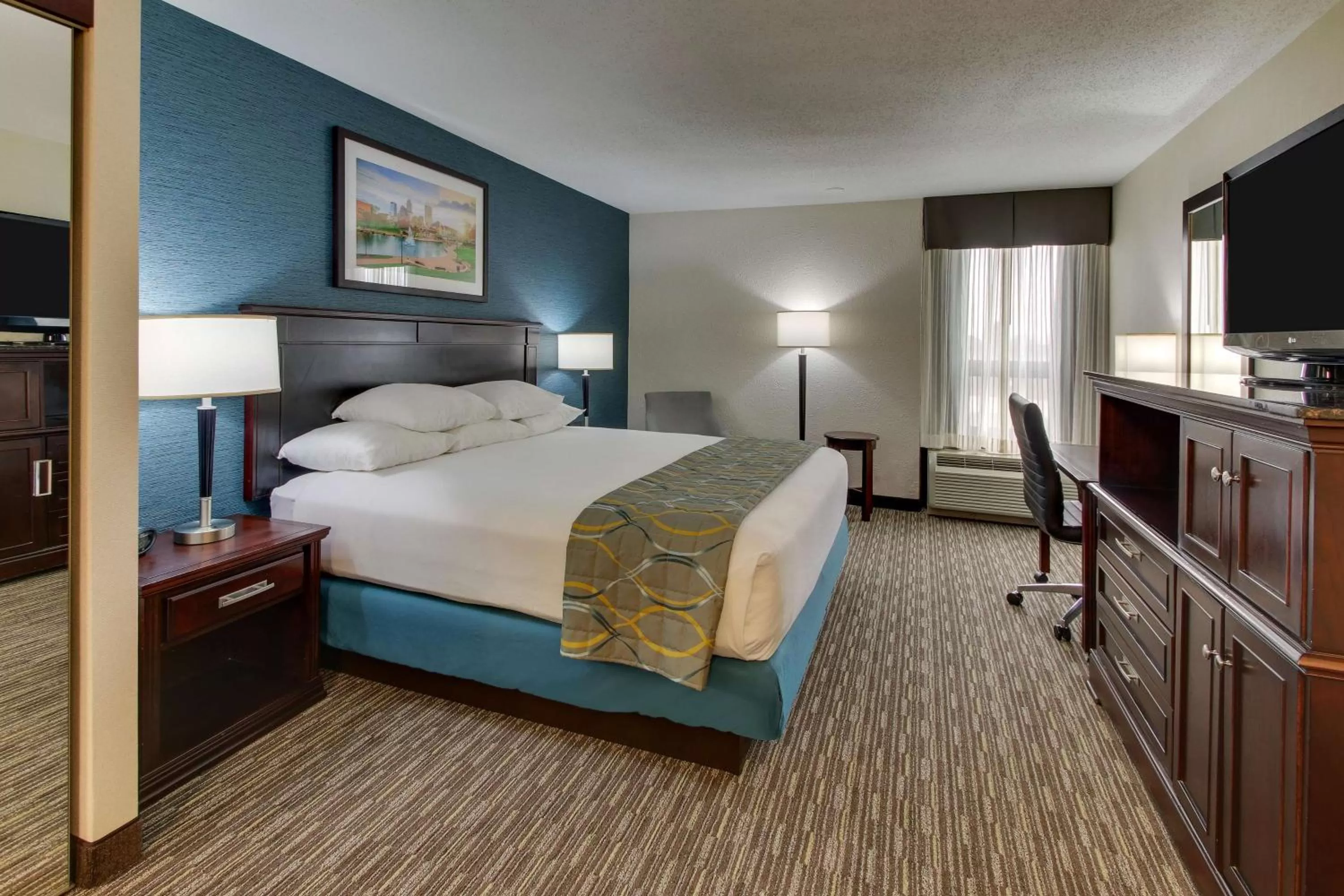 King Room with Mobility Accessible Tub in Best Western Plus Indianapolis North at Pyramids