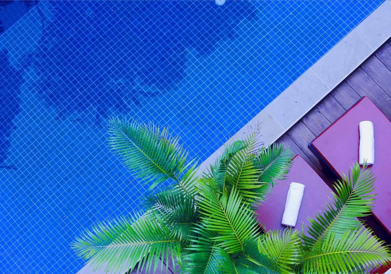 Swimming pool in Ladear Privilege Rooms