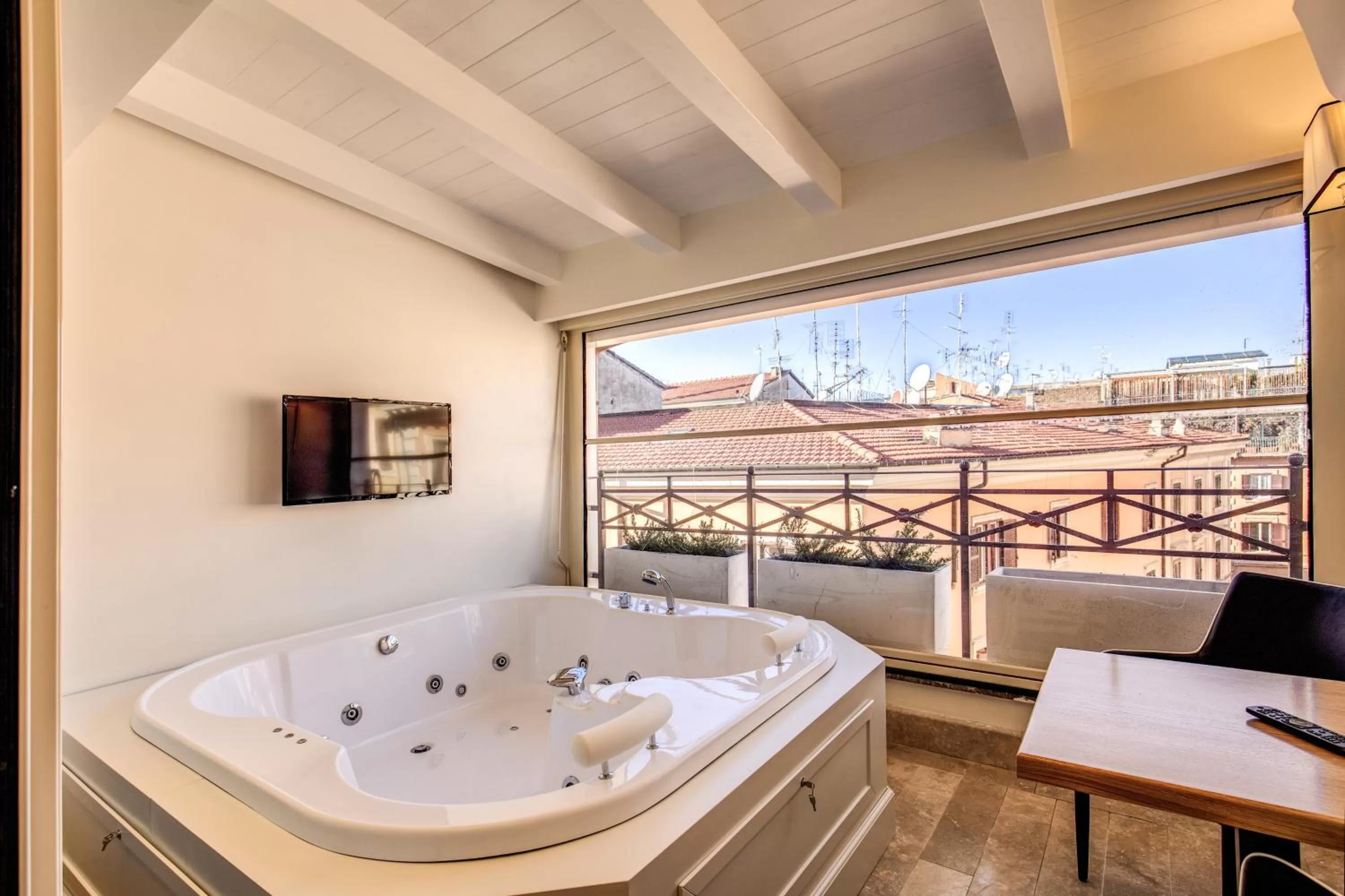 Decorative detail in Hotel Domus Mea