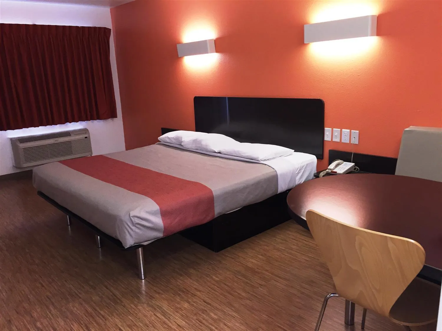 Photo of the whole room, Bed in Motel 6-Brownsville, TX North