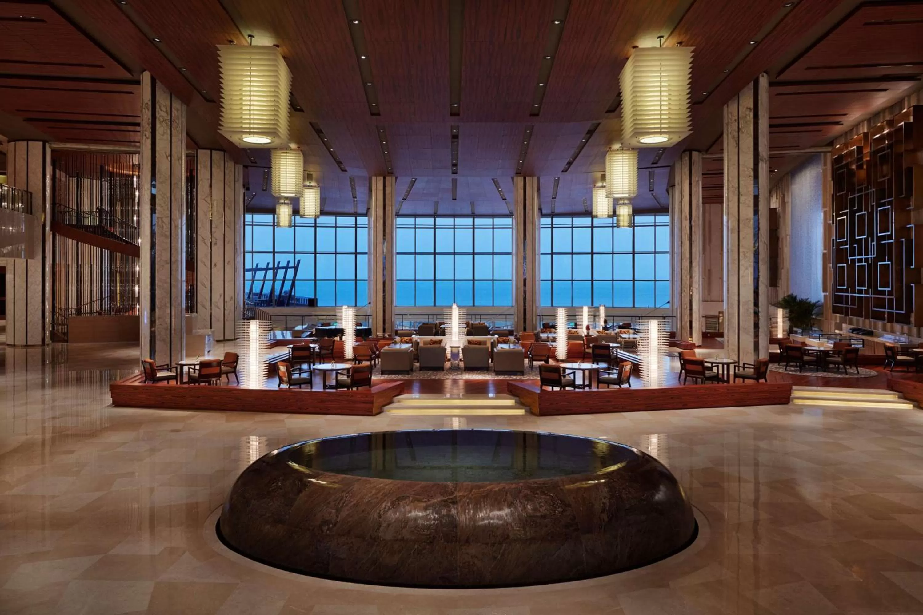 Lobby or reception in Hyatt Regency Qingdao - Stone old beach - Exhibition Center