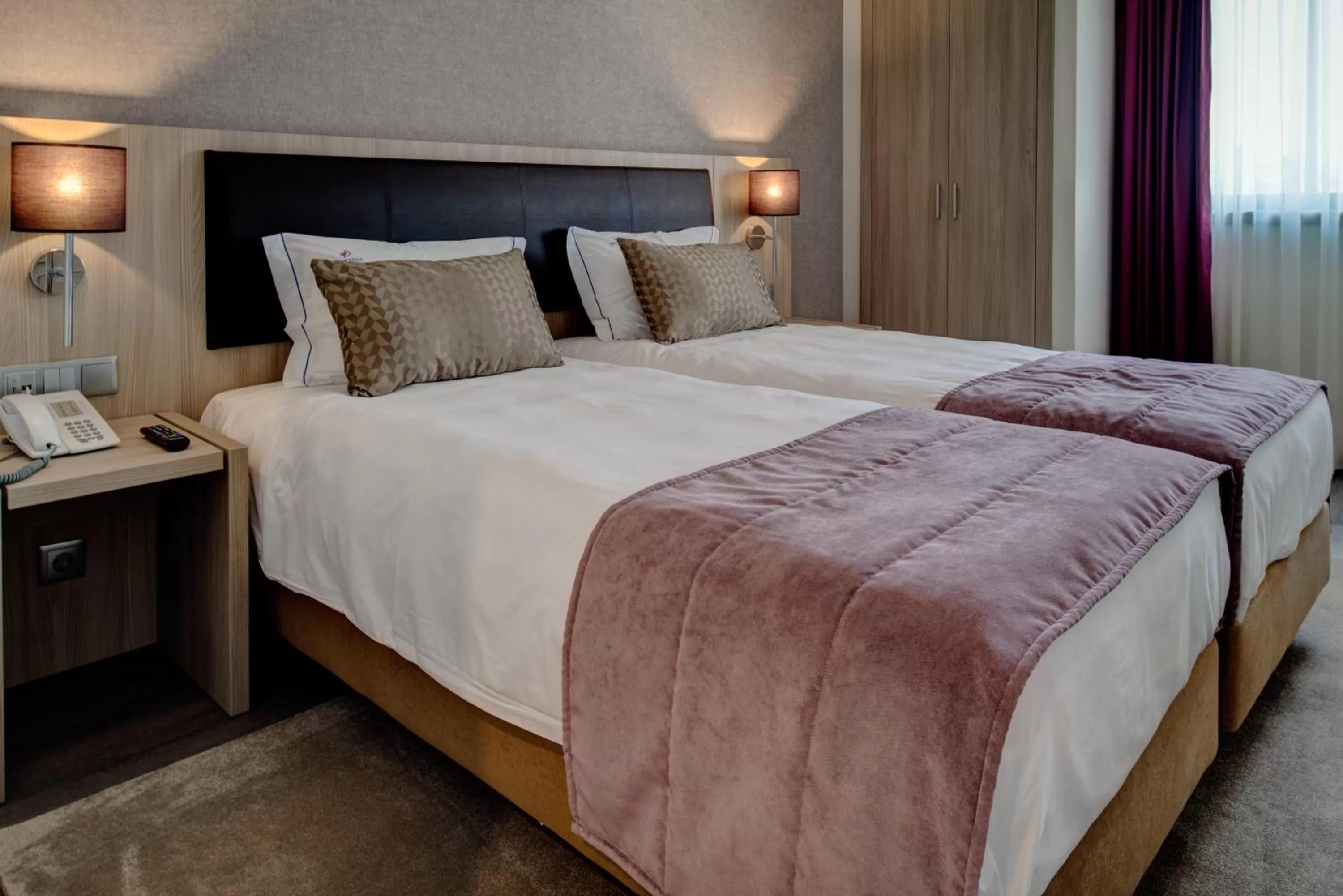 Bed in VIP Inn Berna Hotel