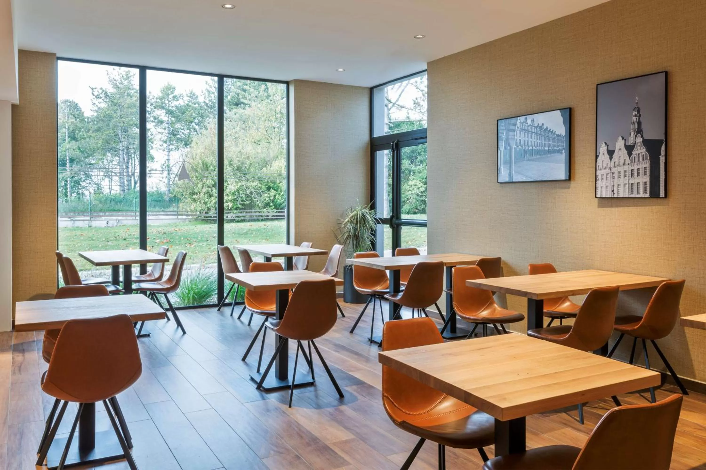 Restaurant/places to eat in Best Western L'Aquarium Arras Nord