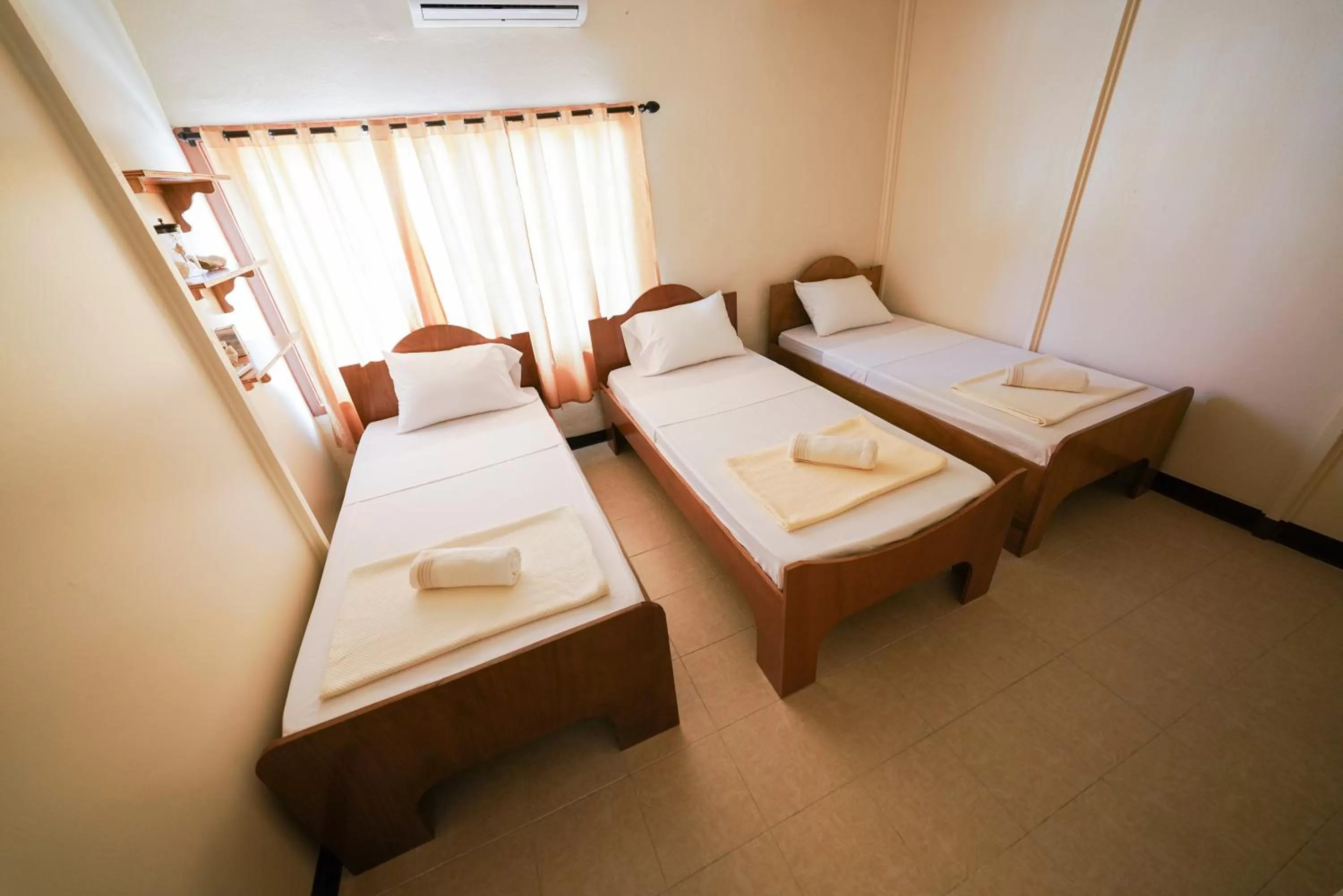 Bed in Yogi Dives B&B