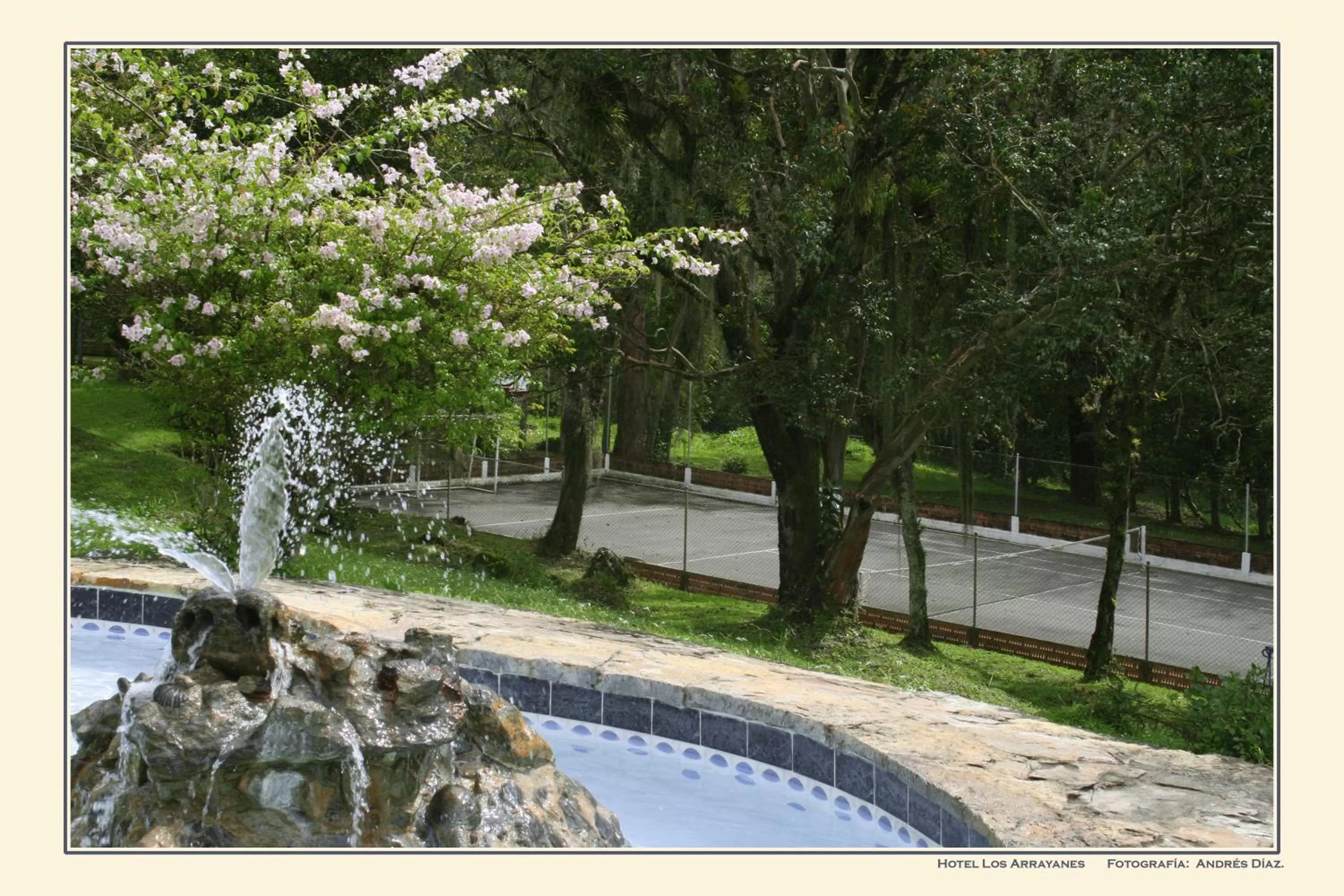 Tennis court in Hotel Campestre Los Arrayanes