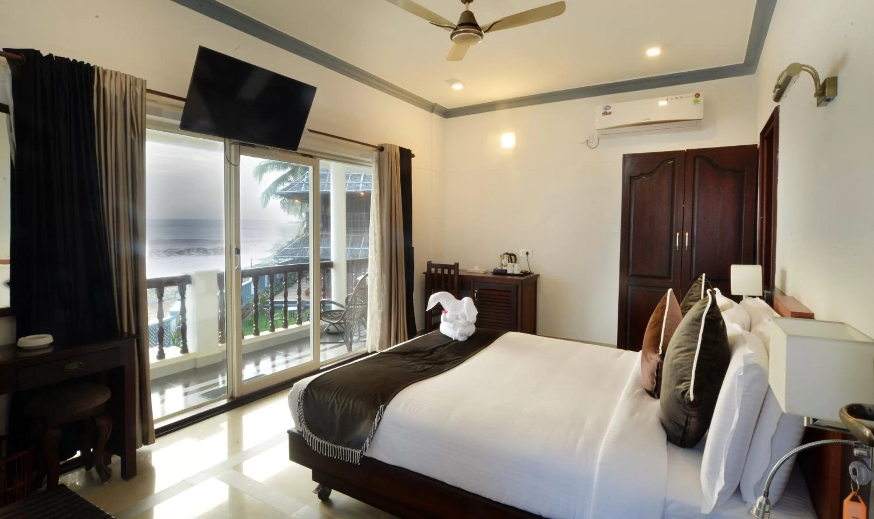 Bedroom, Bed in B'Canti Boutique Beach Resort