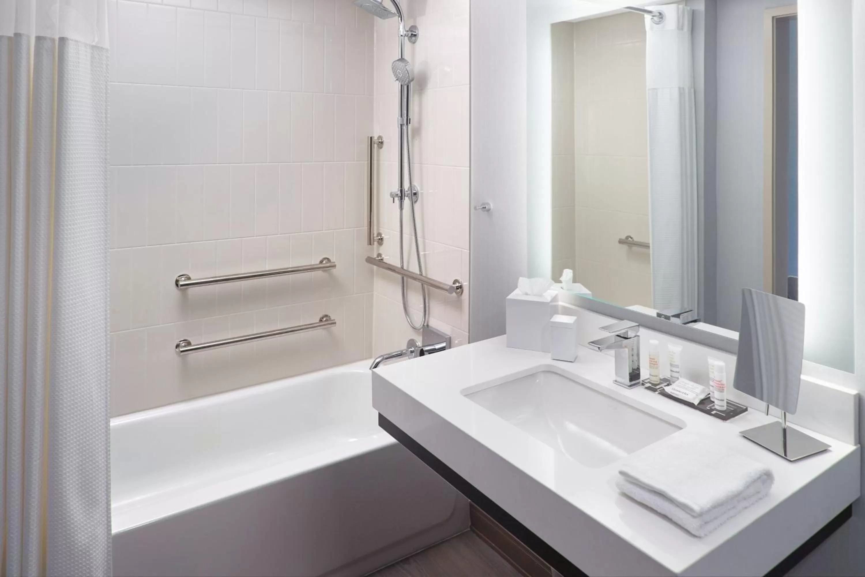 Bathroom in Marriott Knoxville Downtown