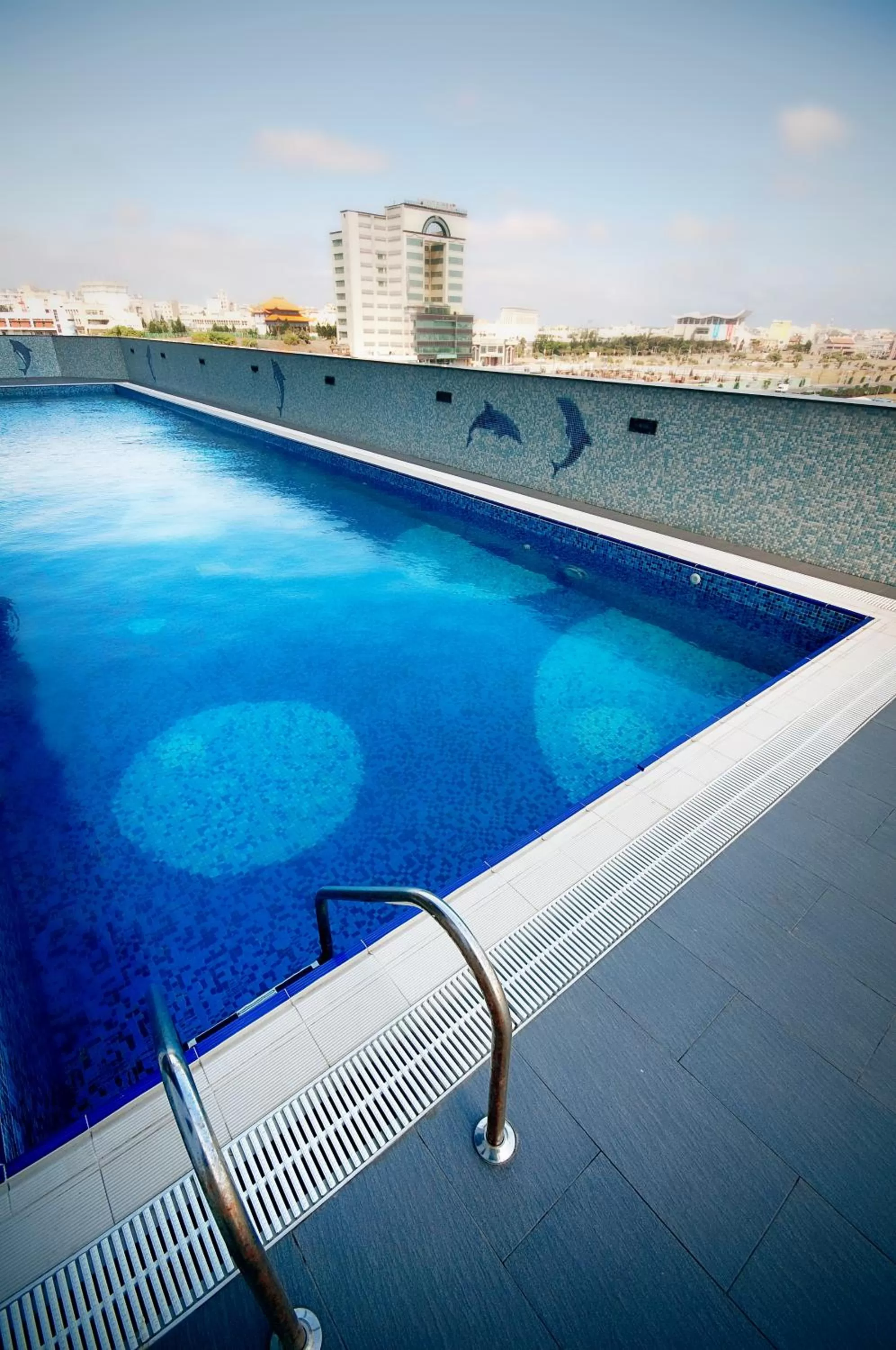 Swimming pool in Yaling Hotel