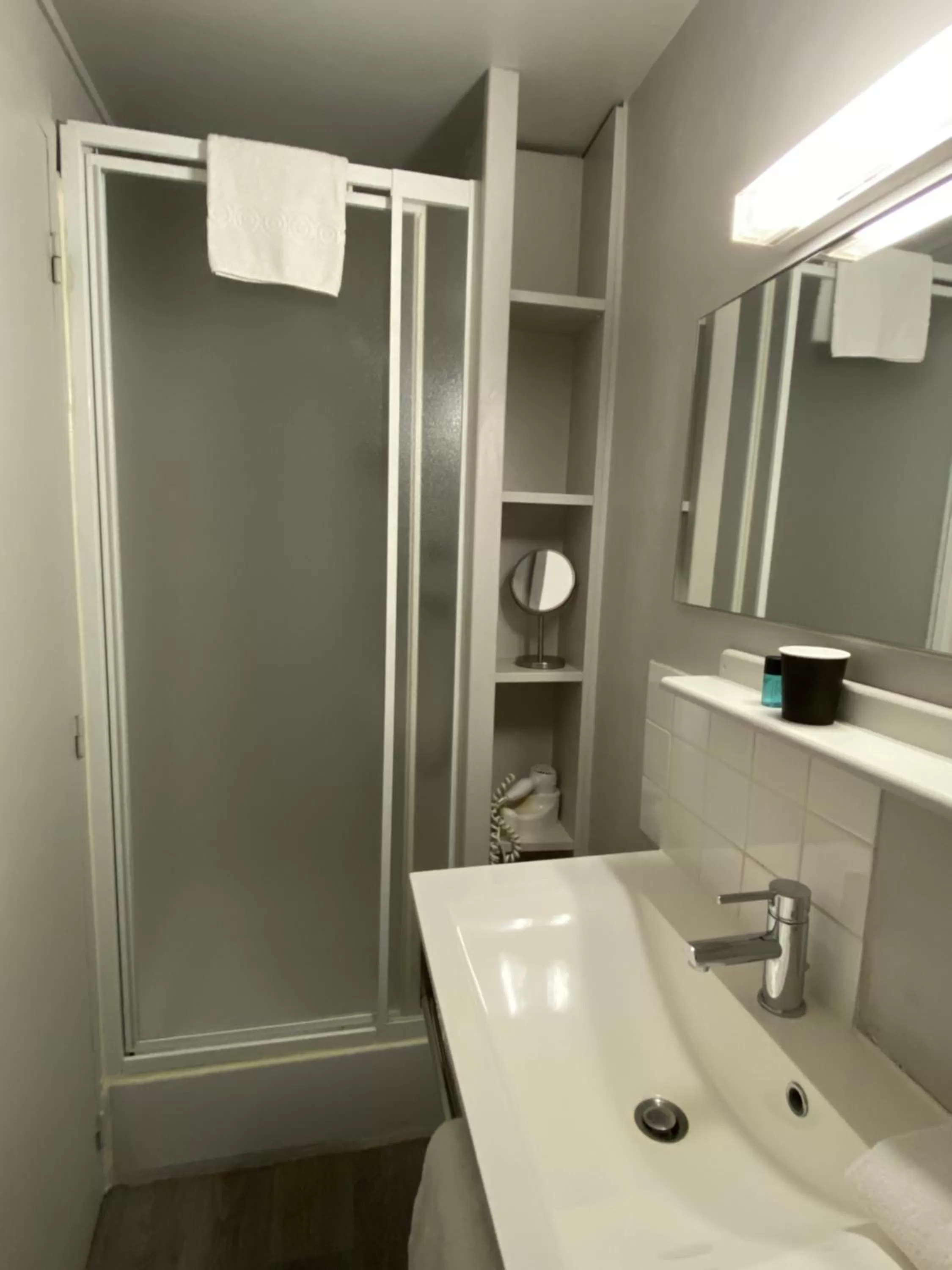 Bathroom in Hôtel Céline - Hôtel de la Gare