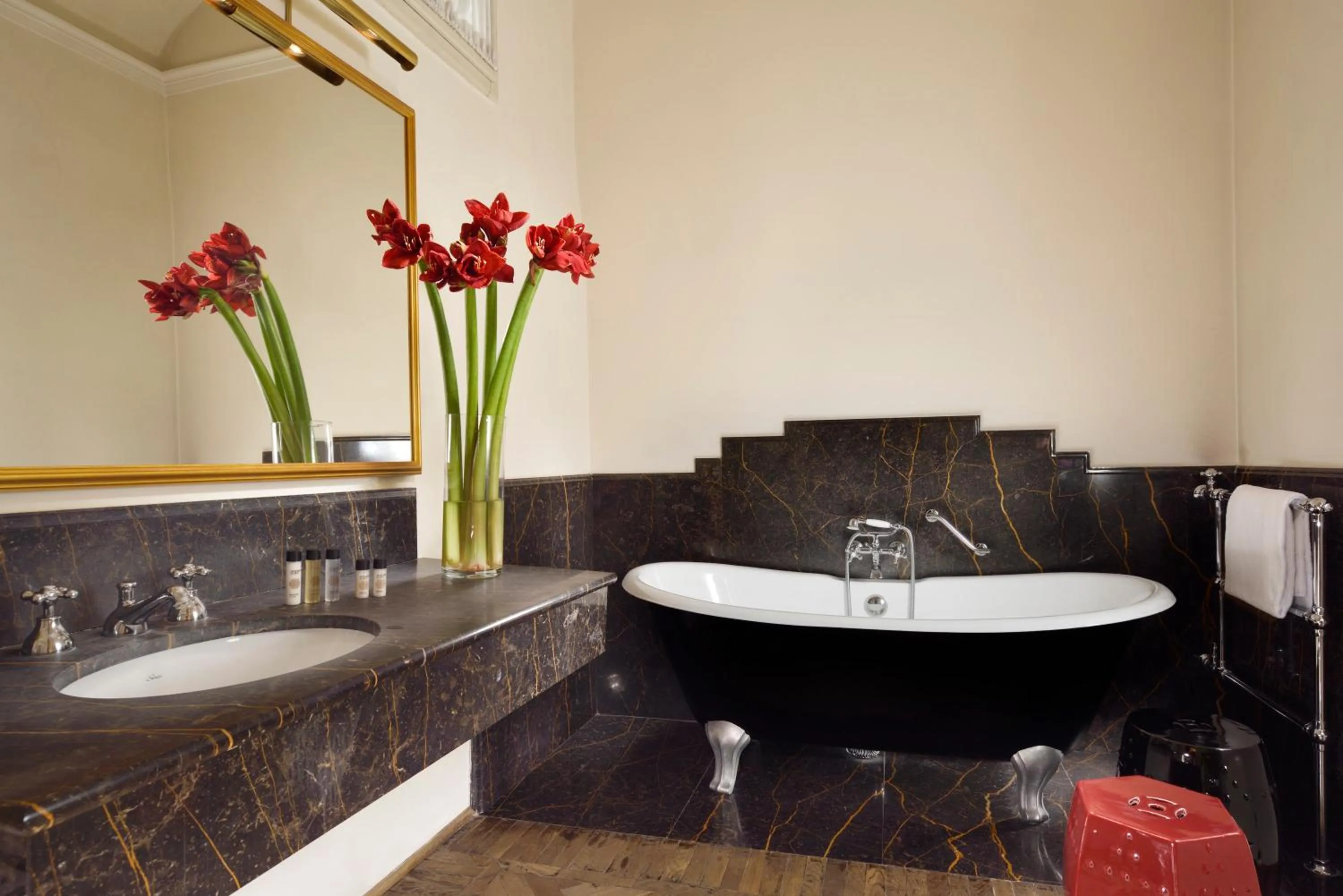 Bathroom in Al Palazzo del Marchese di Camugliano Residenza d'Epoca