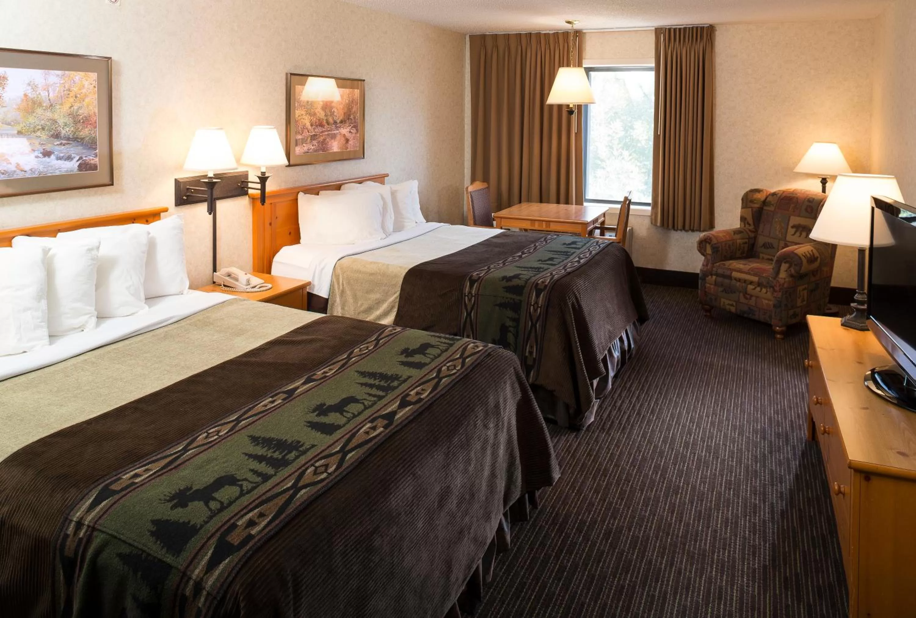 Bed in Kelly Inn and Suites Mitchell