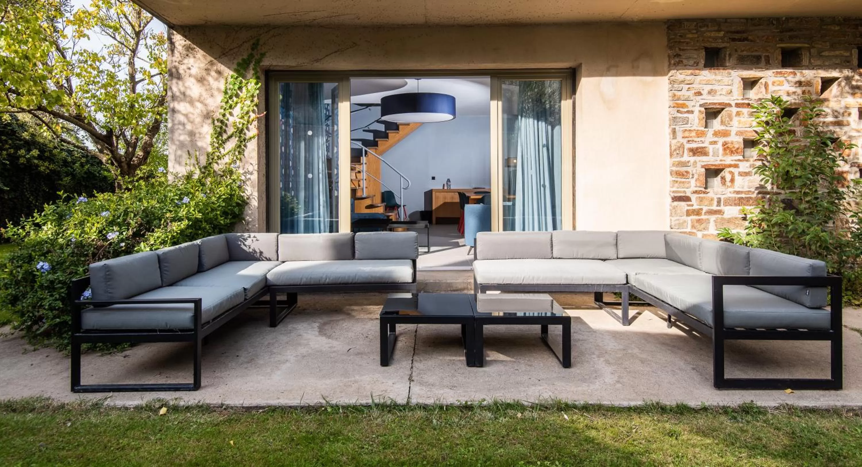 Patio in Hôtel Montmorency & Spa