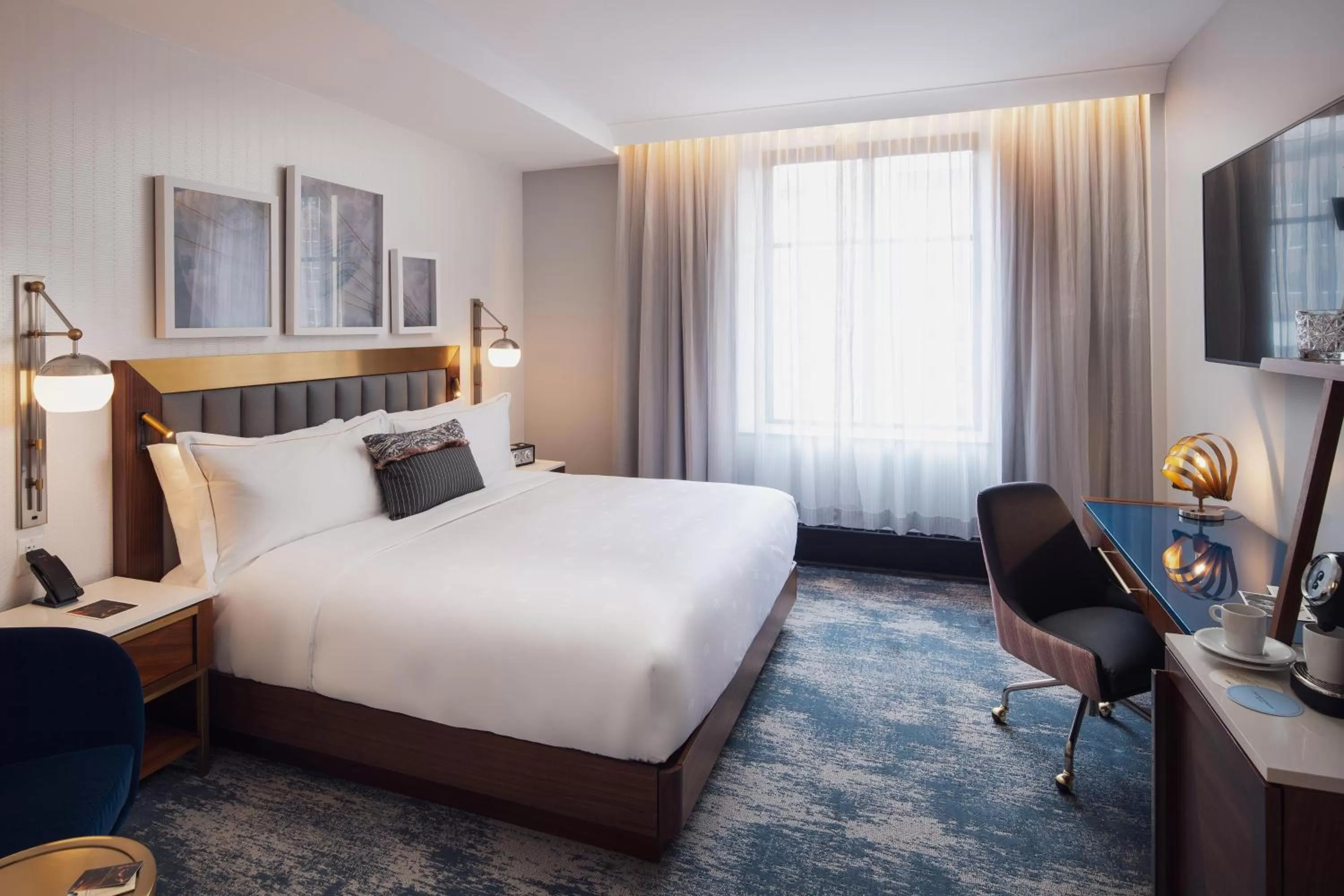 Photo of the whole room, Bed in Rand Tower Hotel, Minneapolis, a Tribute Portfolio Hotel