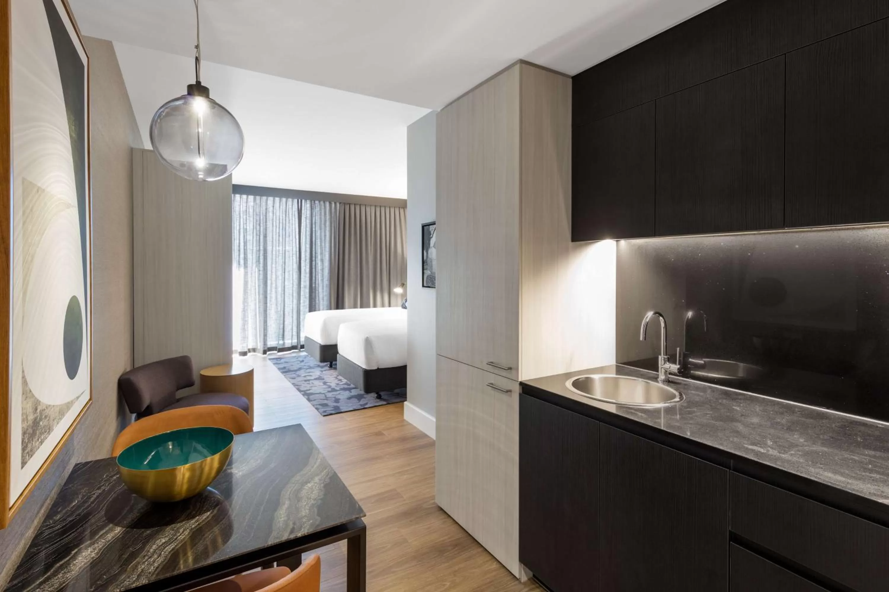 Kitchen or kitchenette, Bed in Adina Apartment Hotel Brisbane