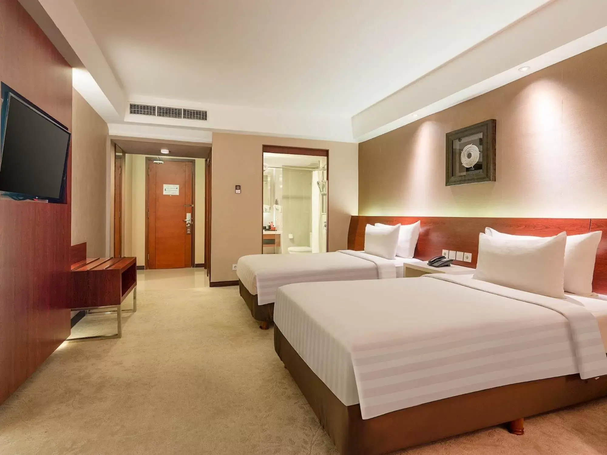 Deluxe Double or Twin Room in The Alana Yogyakarta Hotel and Convention Center Deluxe Double or Twin Room in The Alana Yogyakarta Hotel and Convention Center