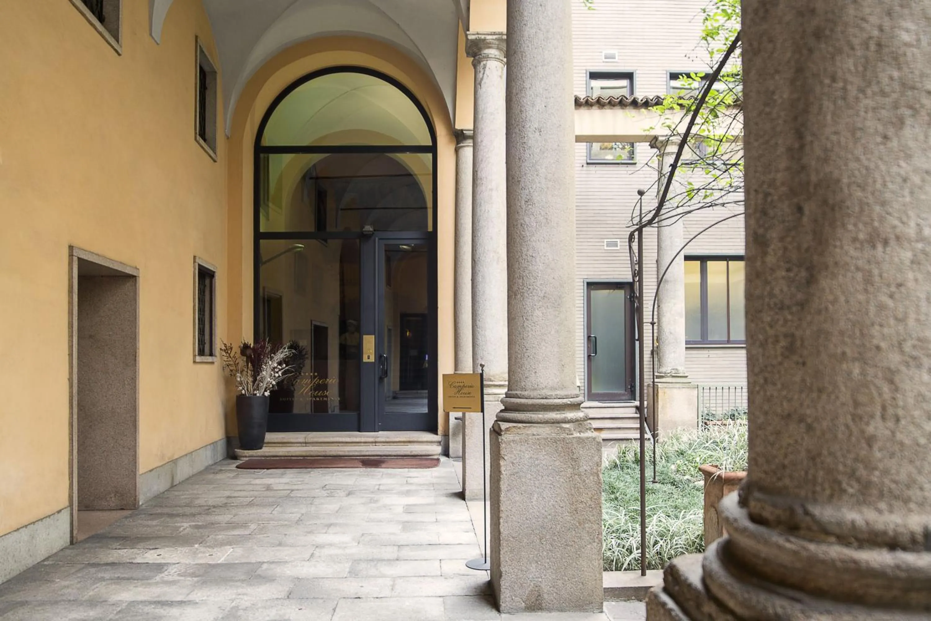 Facade/entrance in Numa Milan Camperio