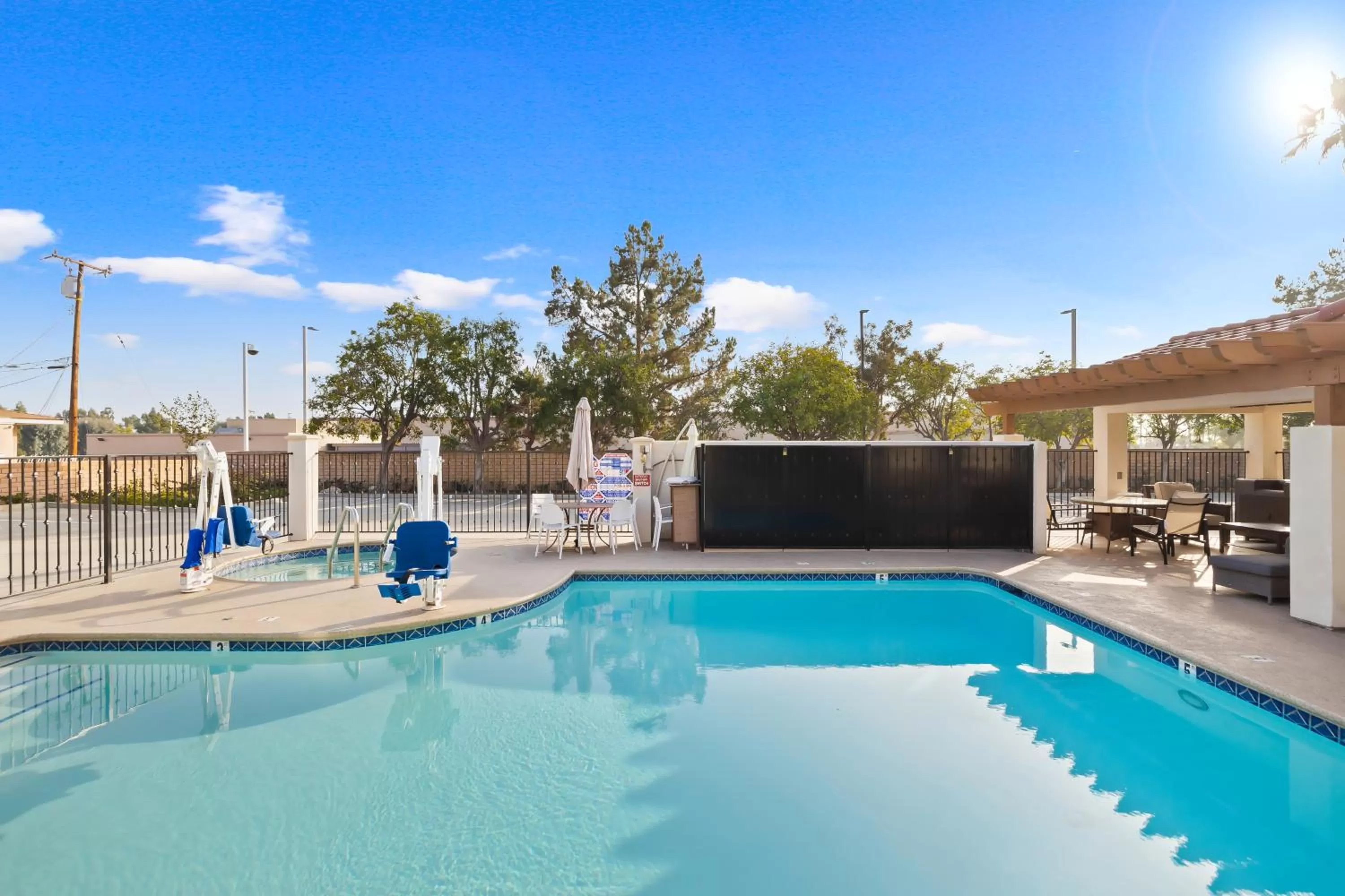 Swimming pool in Hotel Huntington