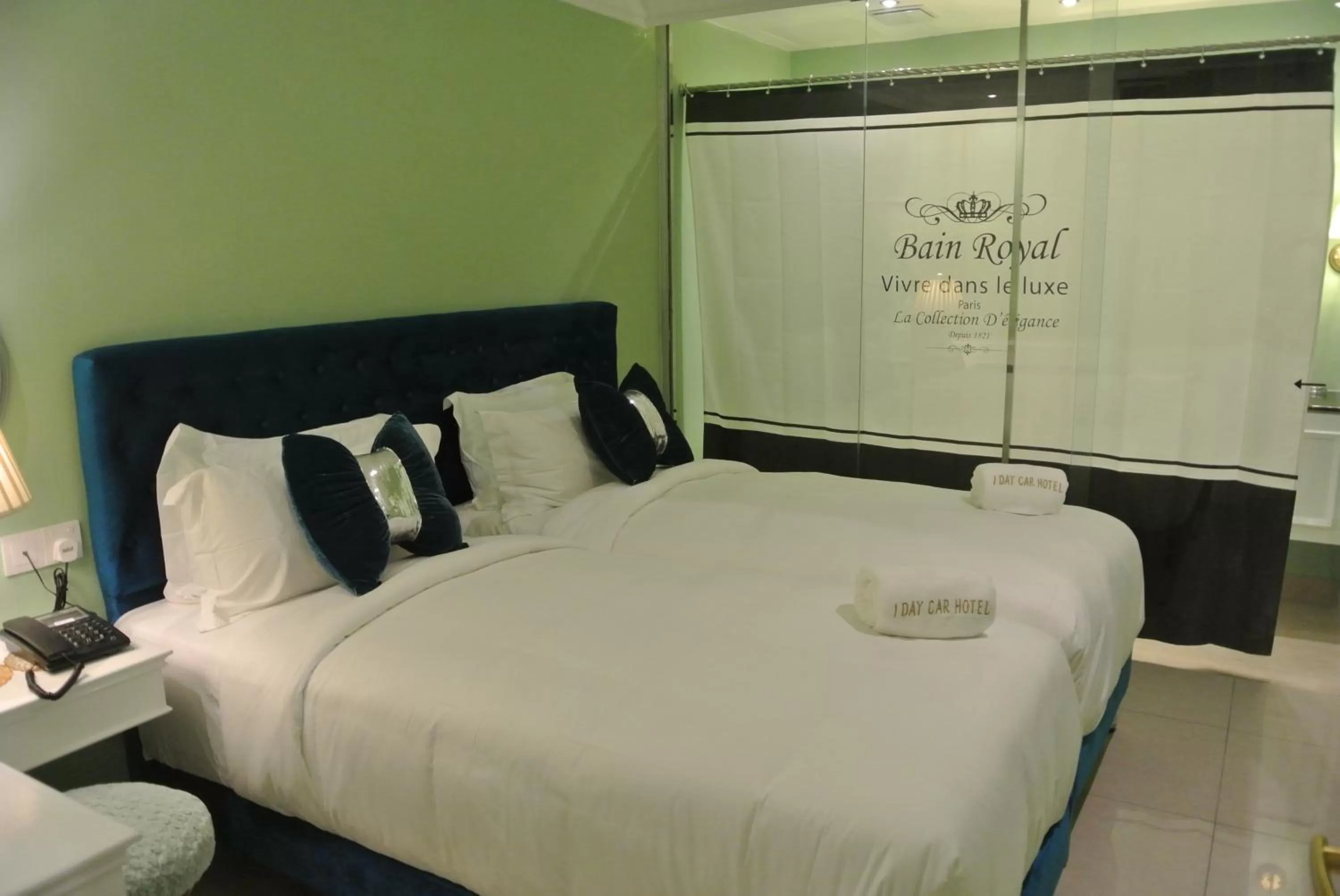 Bed in 1 Day Car Hotel Station 18