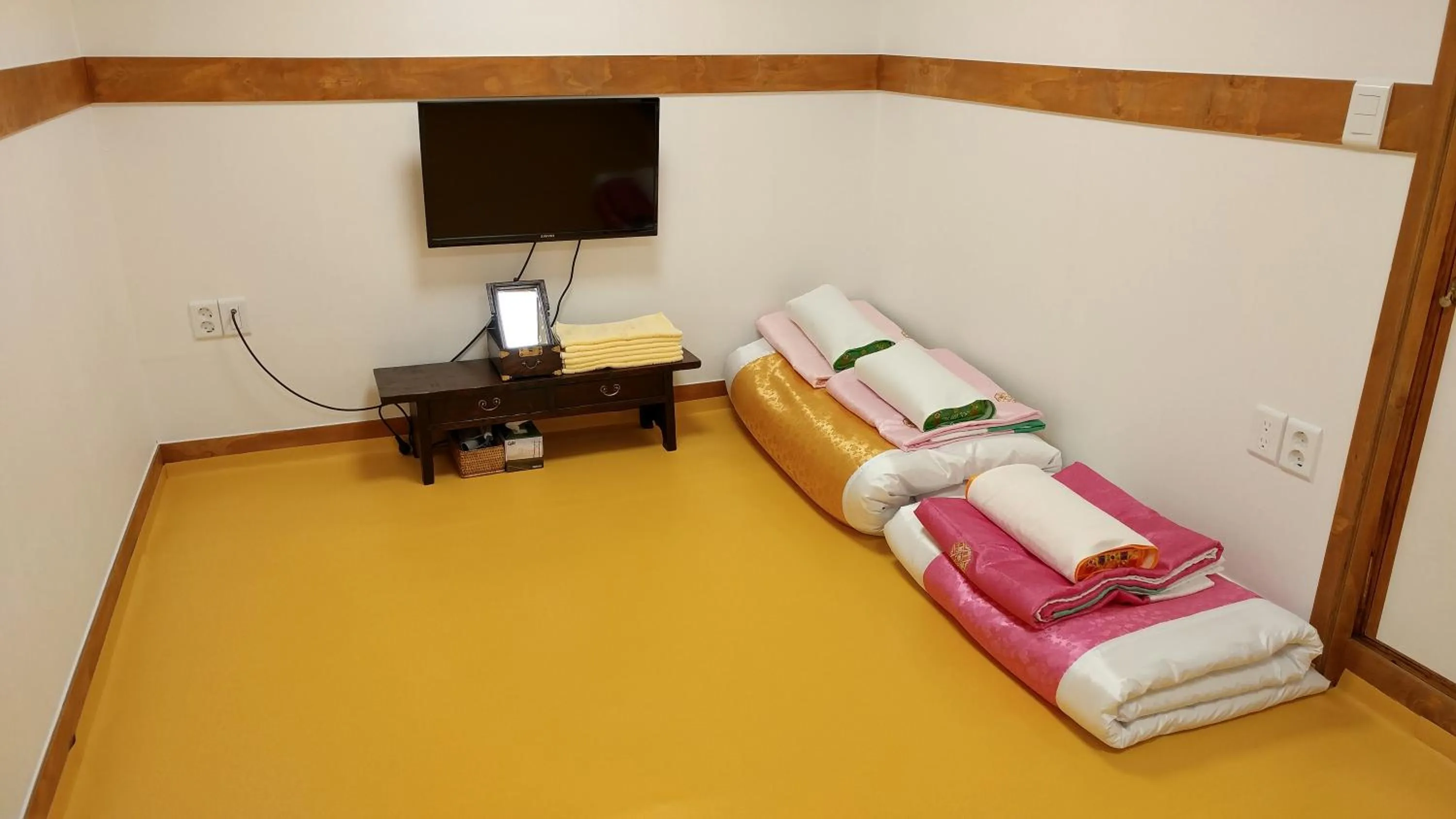 Photo of the whole room, Bed in Bukchon Sosunjae Guesthouse