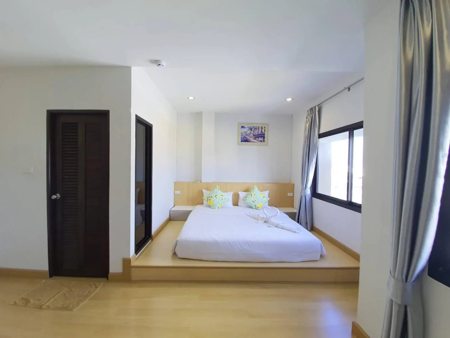 Photo of the whole room, Bed in Klongrien Boutique Hotel