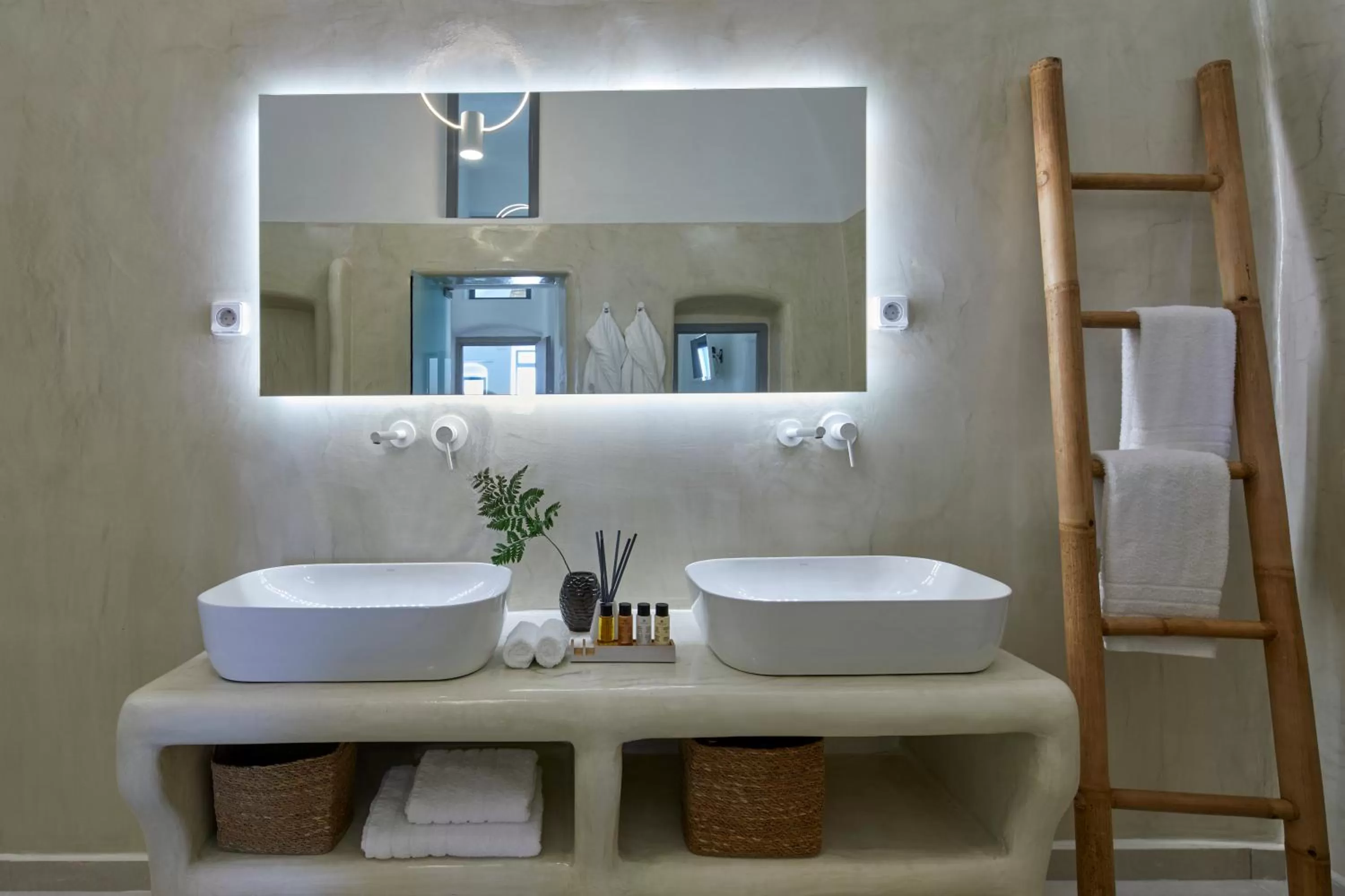 Bathroom in U & ME SUITES