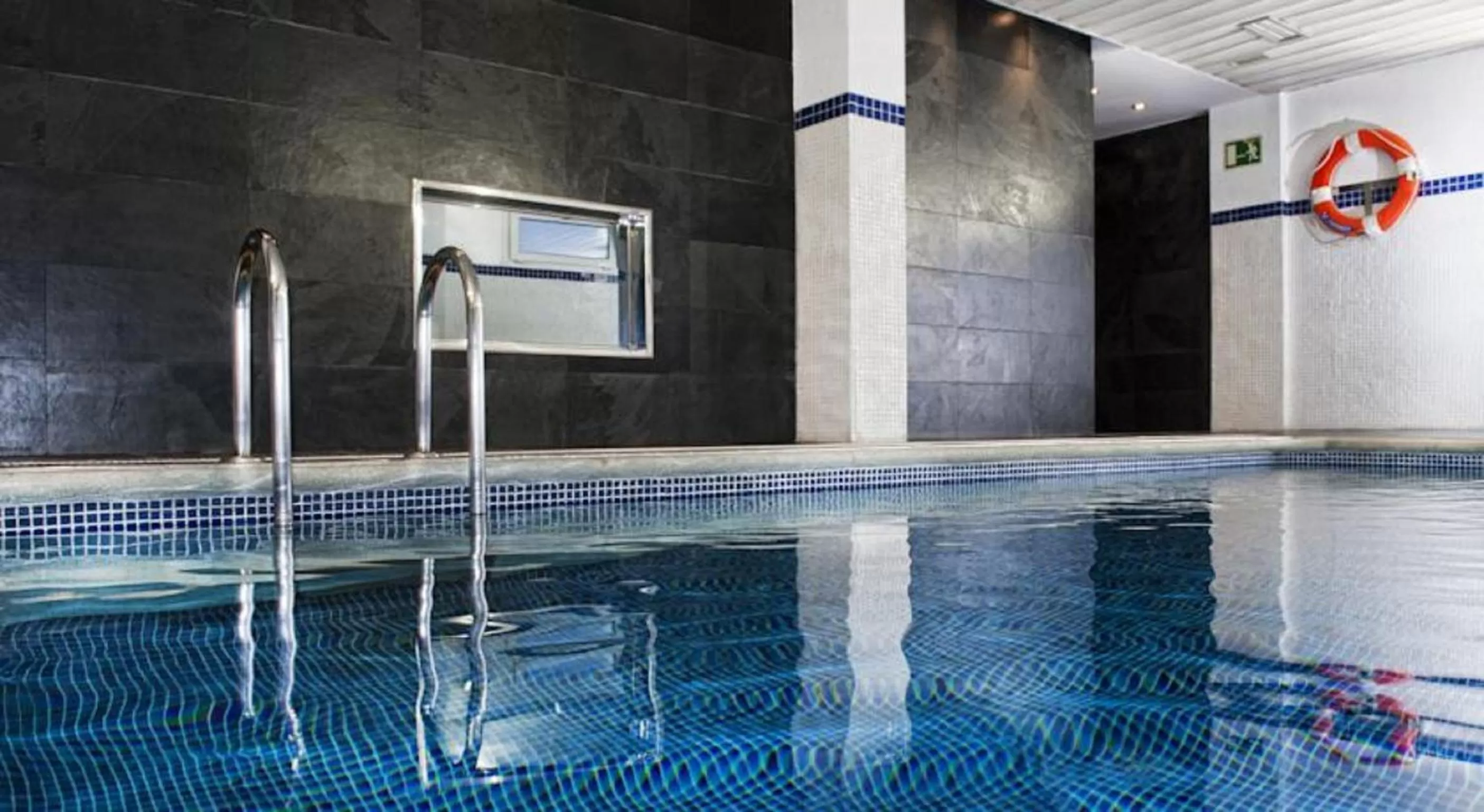 Swimming pool in Best Western Plus Hotel Alfa Aeropuerto