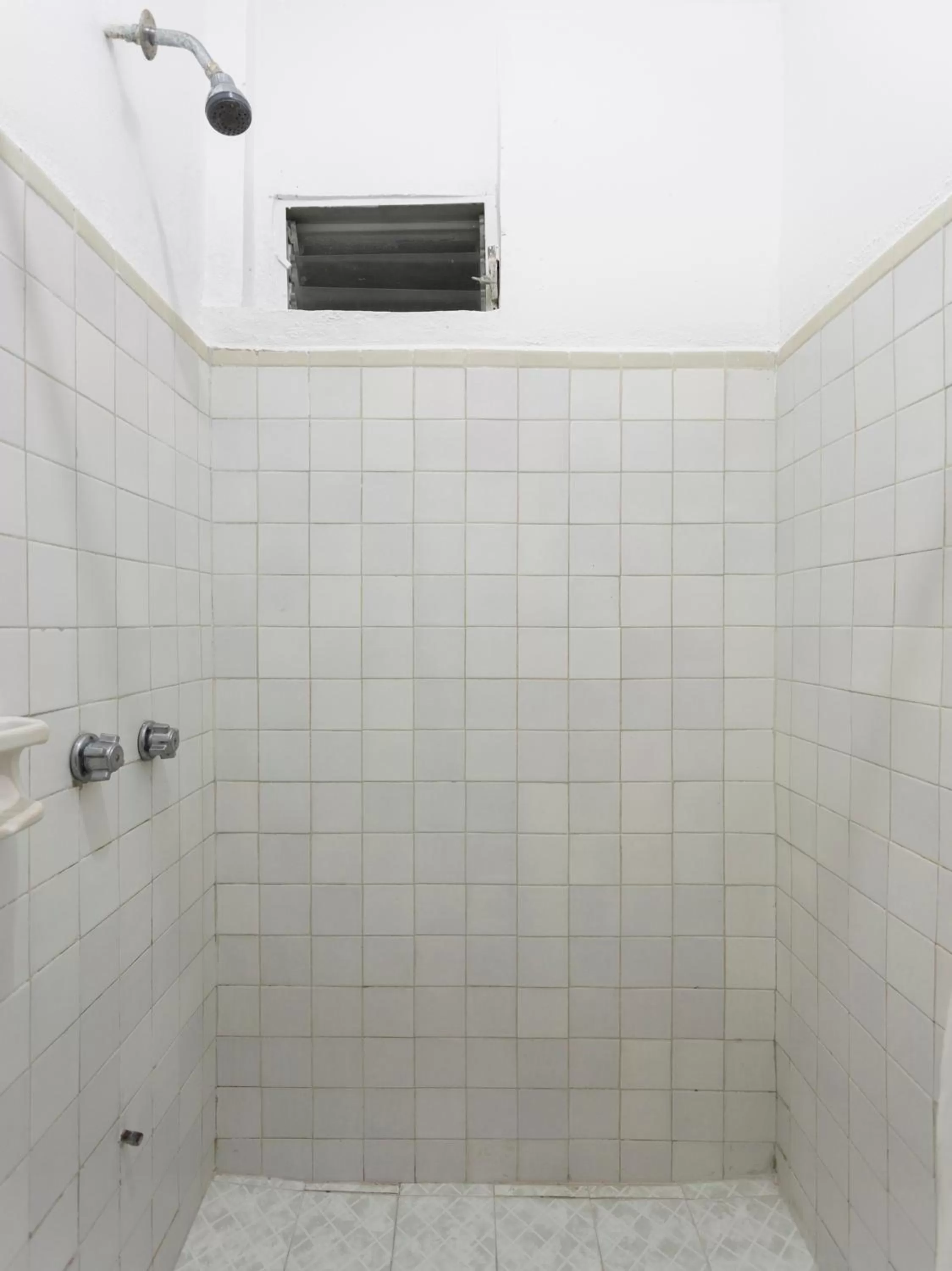 Bathroom in OYO Hotel Cristal,Museum of Mayan culture,Chetumal