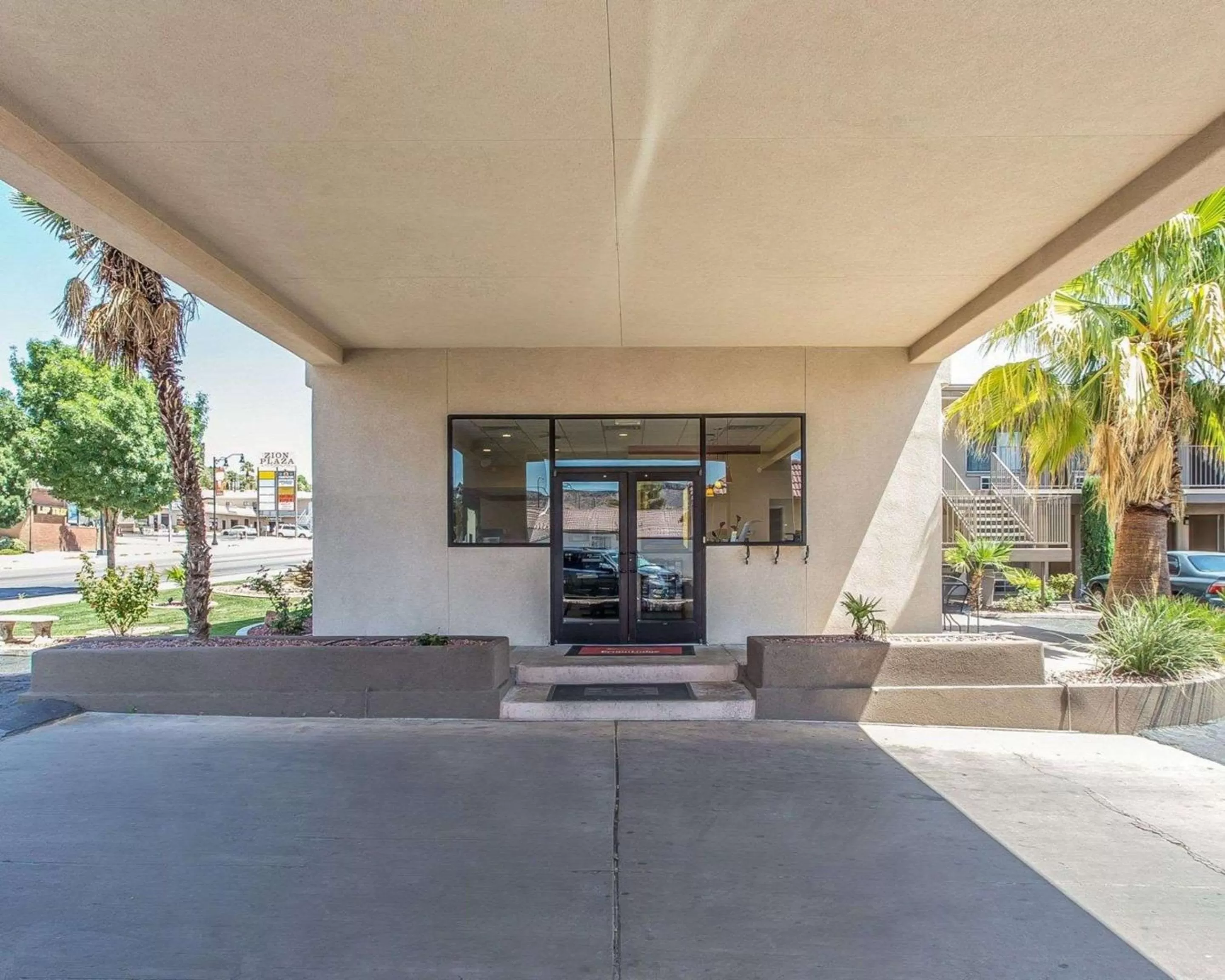 Property building in Econo Lodge St George North - Near Pioneer Park