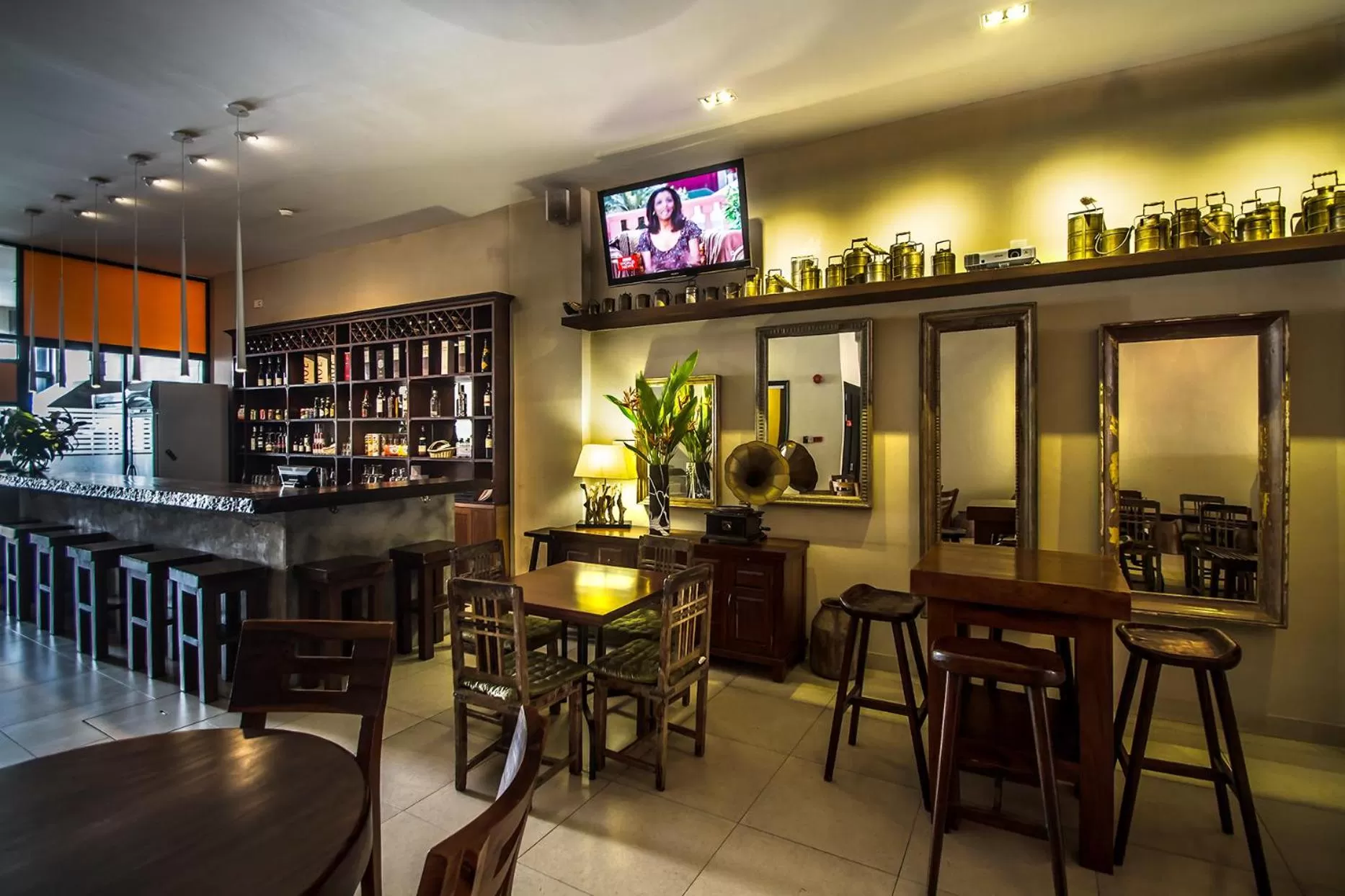 Restaurant/places to eat in The Ranee Boutique Suites
