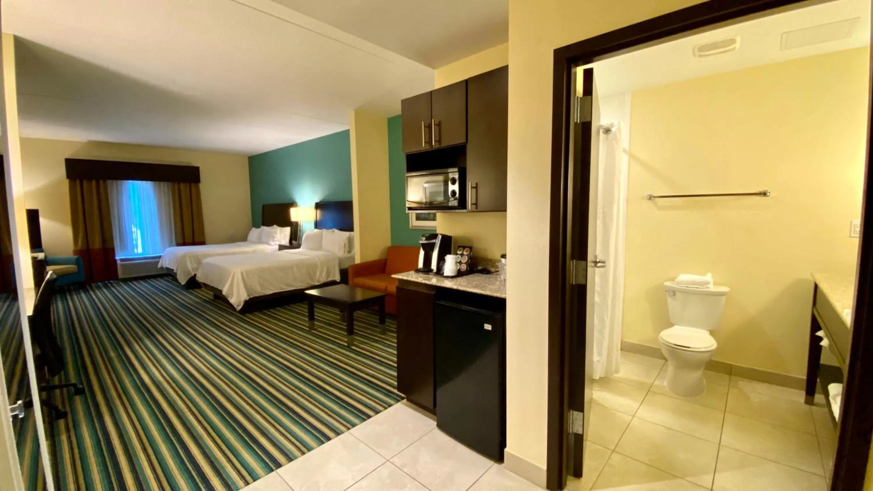 Photo of the whole room, Bed in Holiday Inn Express Hotel & Suites Orlando East-UCF Area by IHG