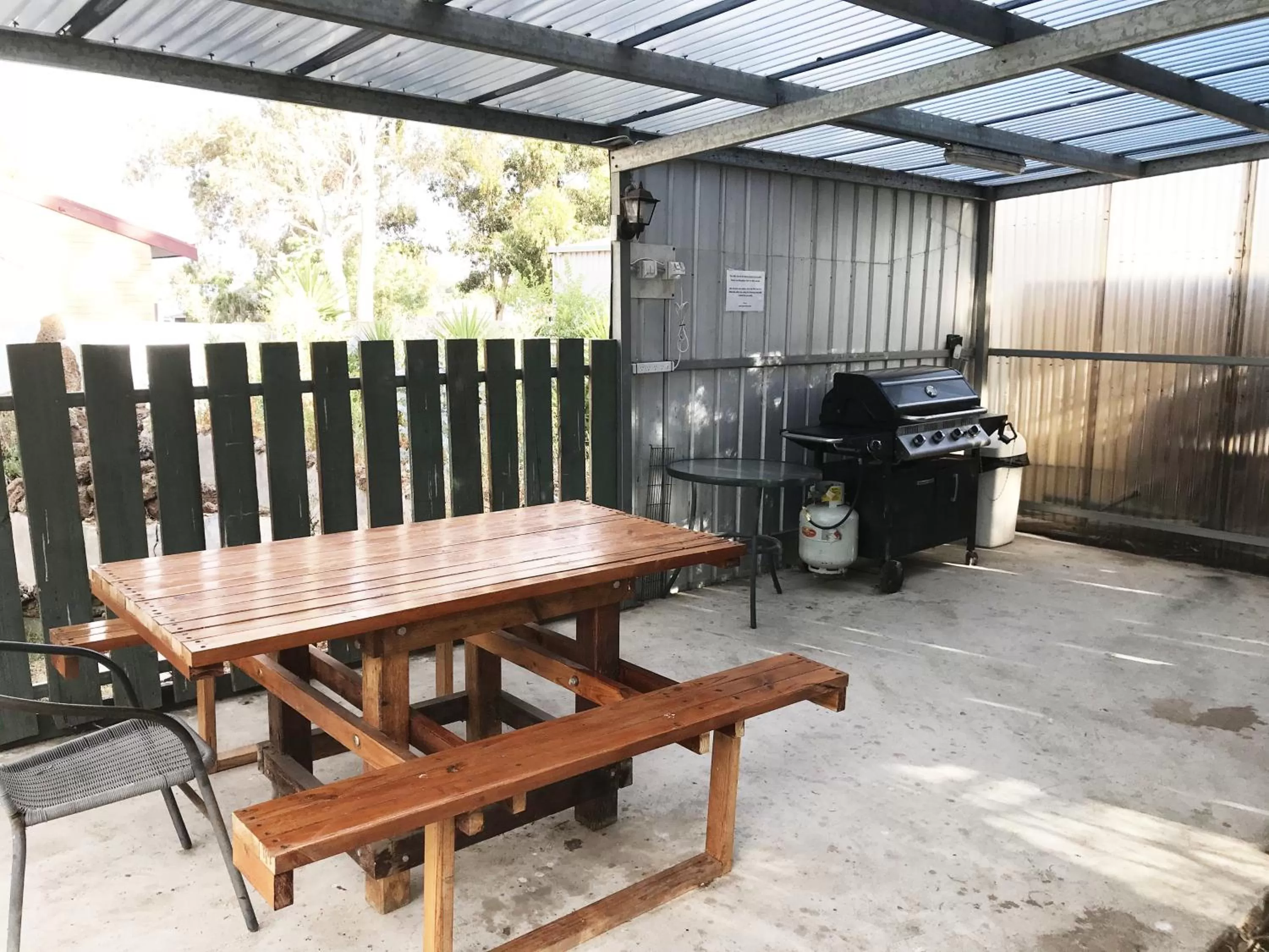 BBQ facilities in Motel Stawell