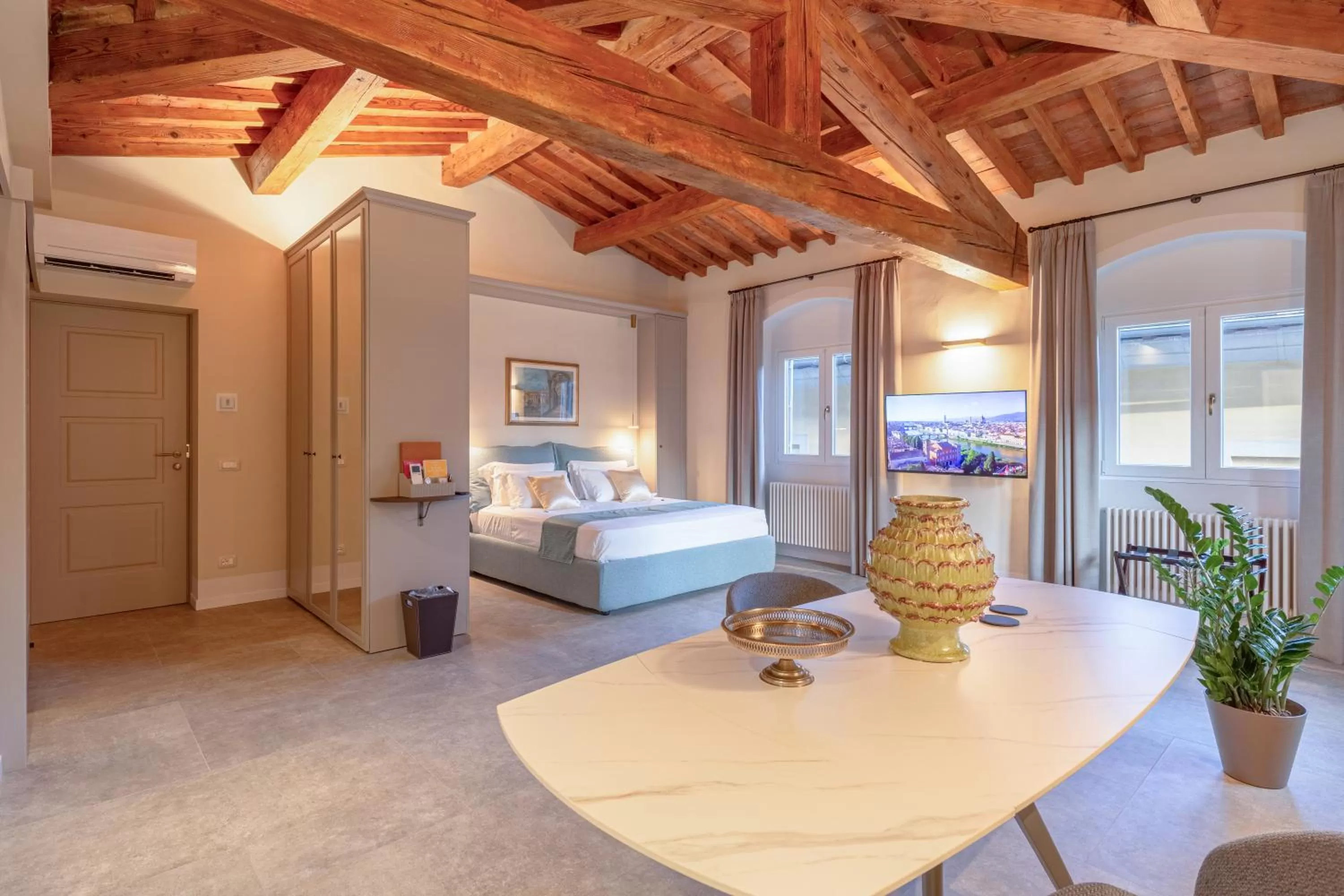 Photo of the whole room in Dimora Le Torri - Boutique Luxury Suites in Florence Historic Centre - Adults Only