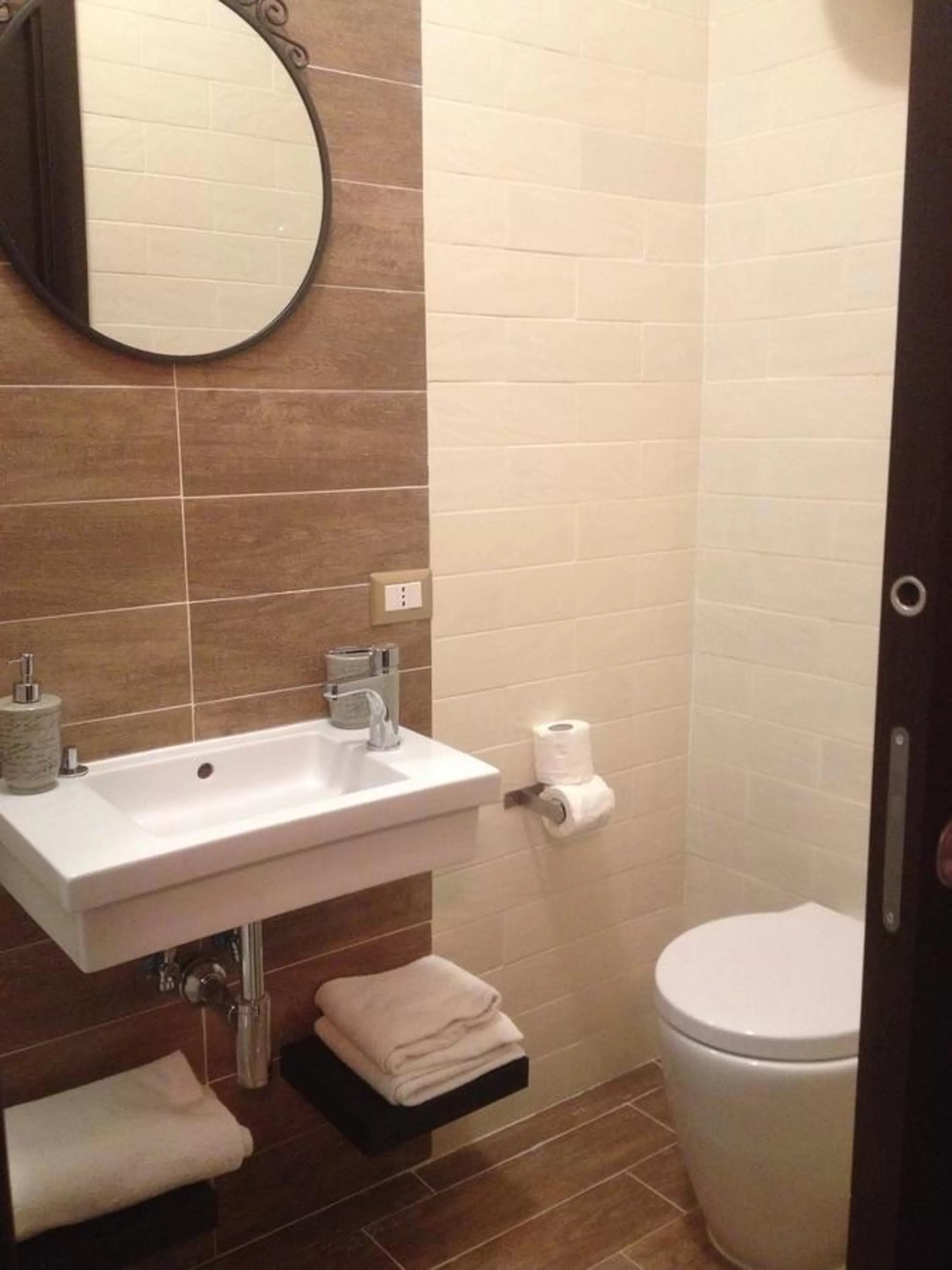 Shower in Terrazza Partenopea