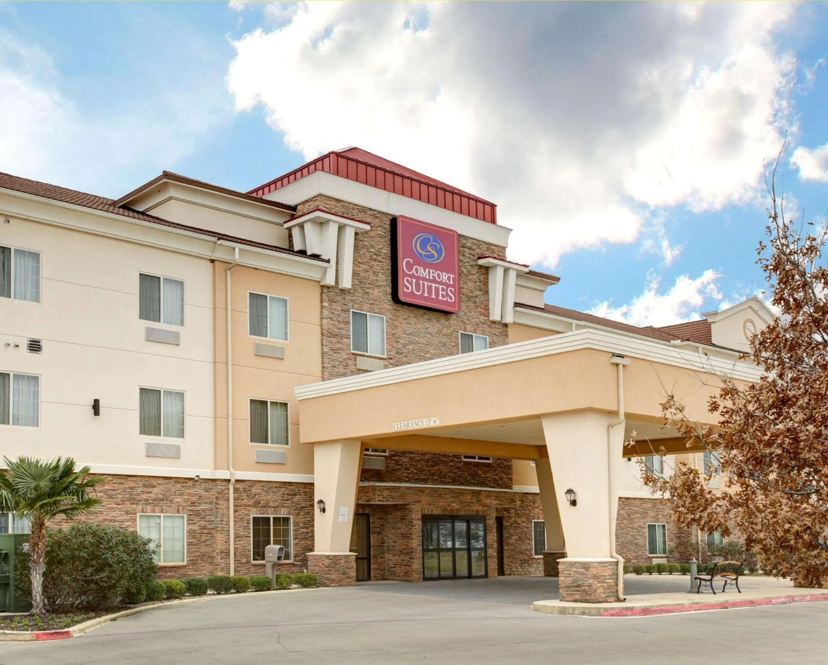 Property building in Comfort Suites Bastrop
