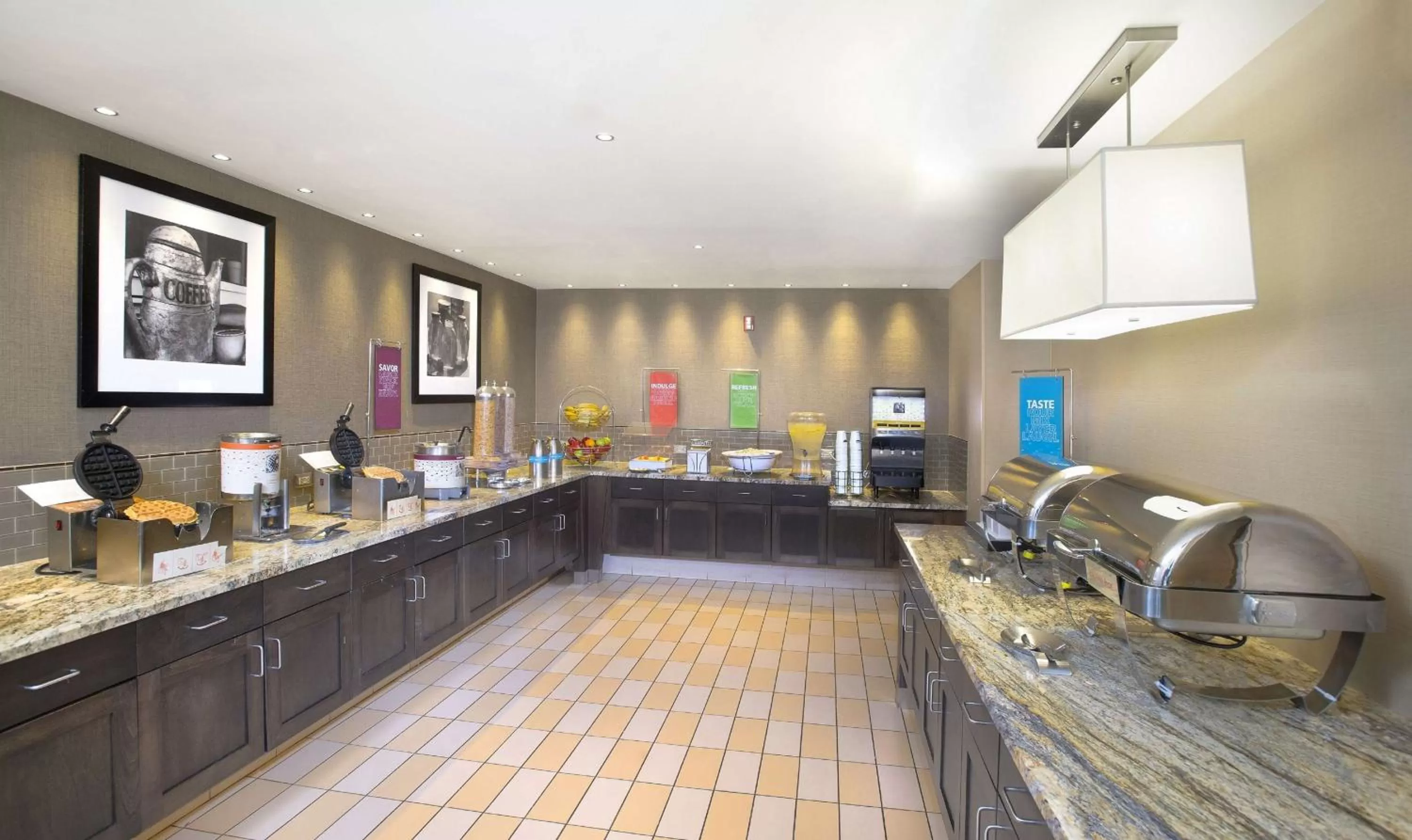 Breakfast in Hampton Inn & Suites Annapolis