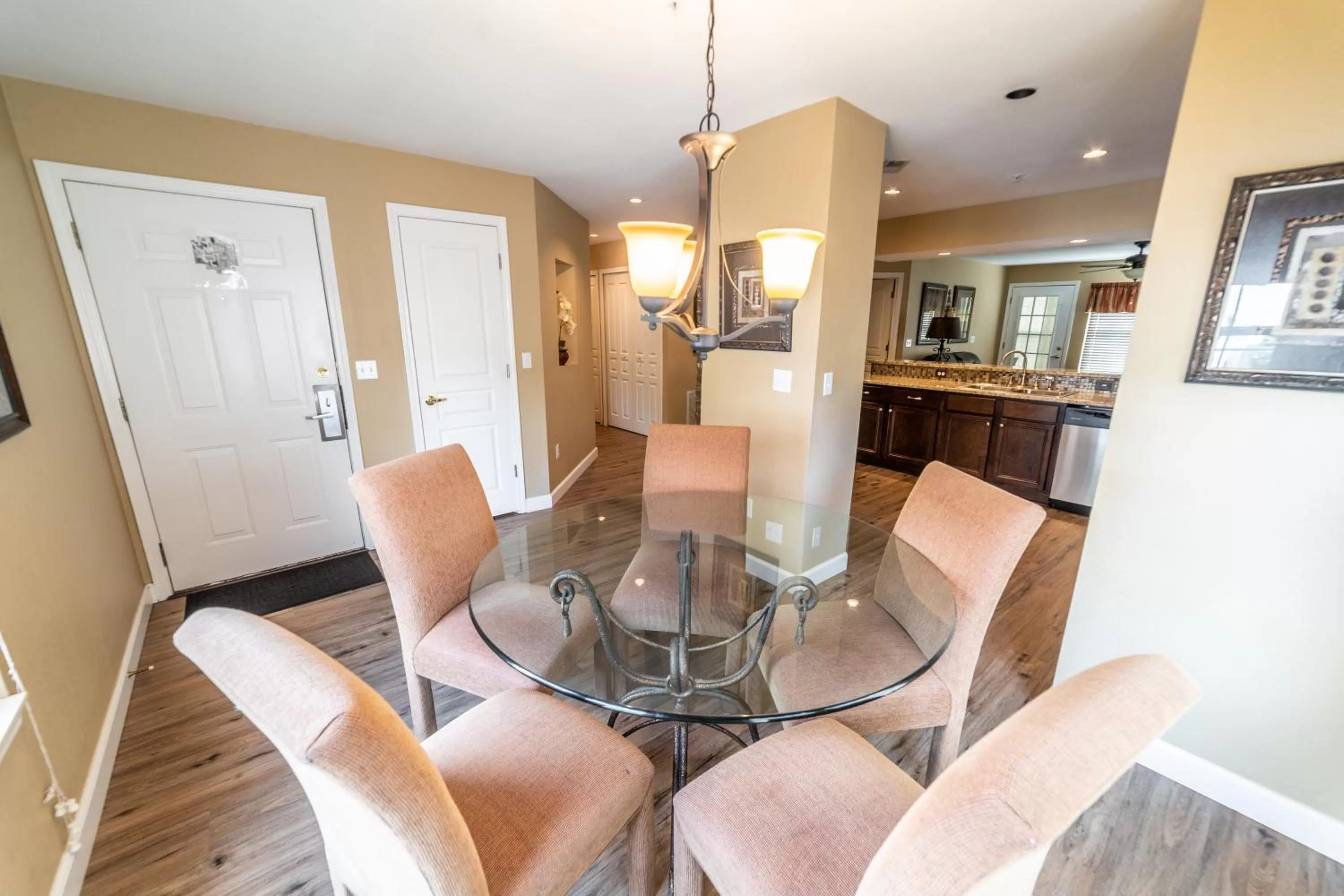 Dining area in Thousand Hills Golf Resort