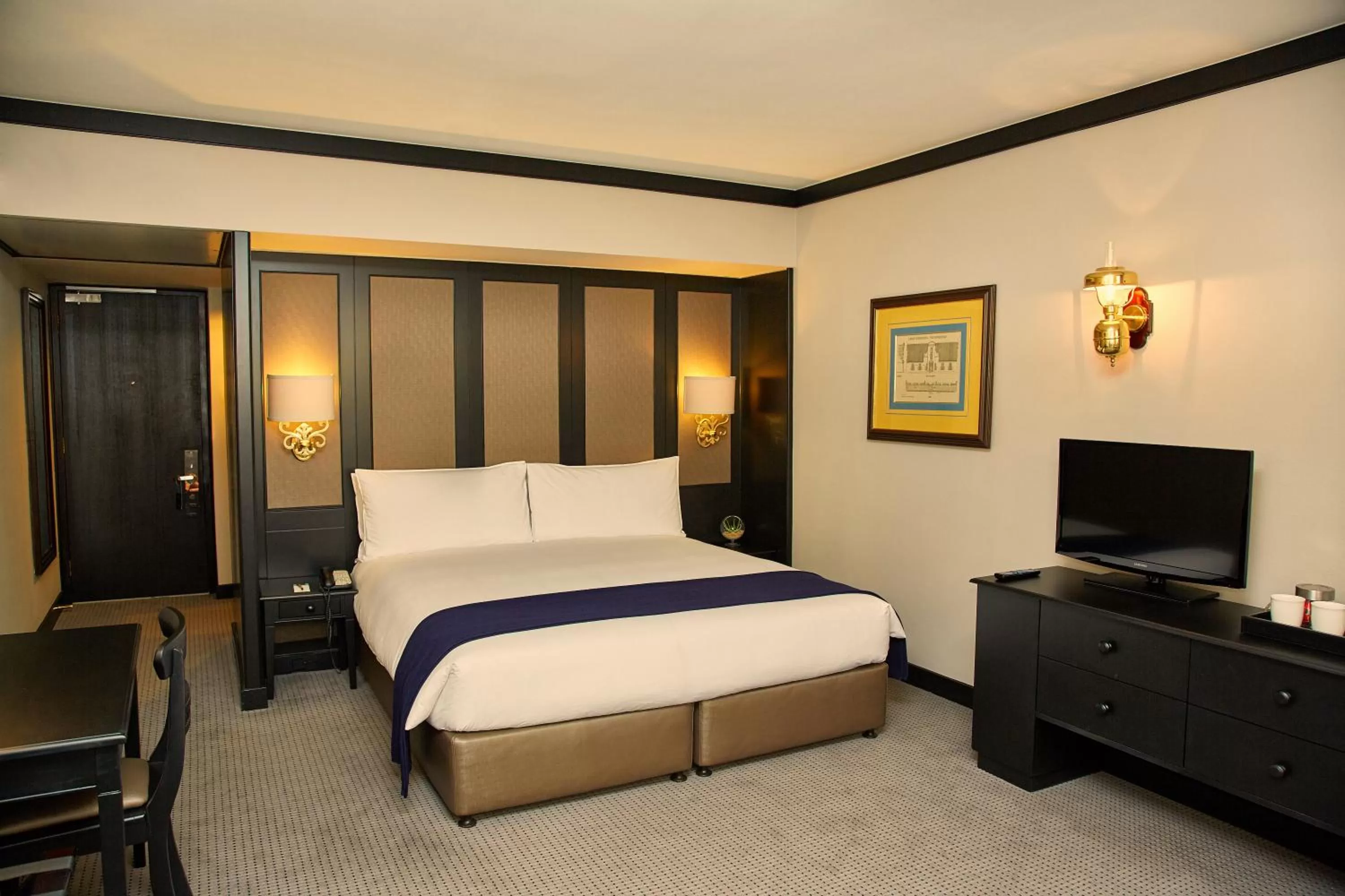 Standard King Room - Non-Smoking  in Southern Sun Cape Sun