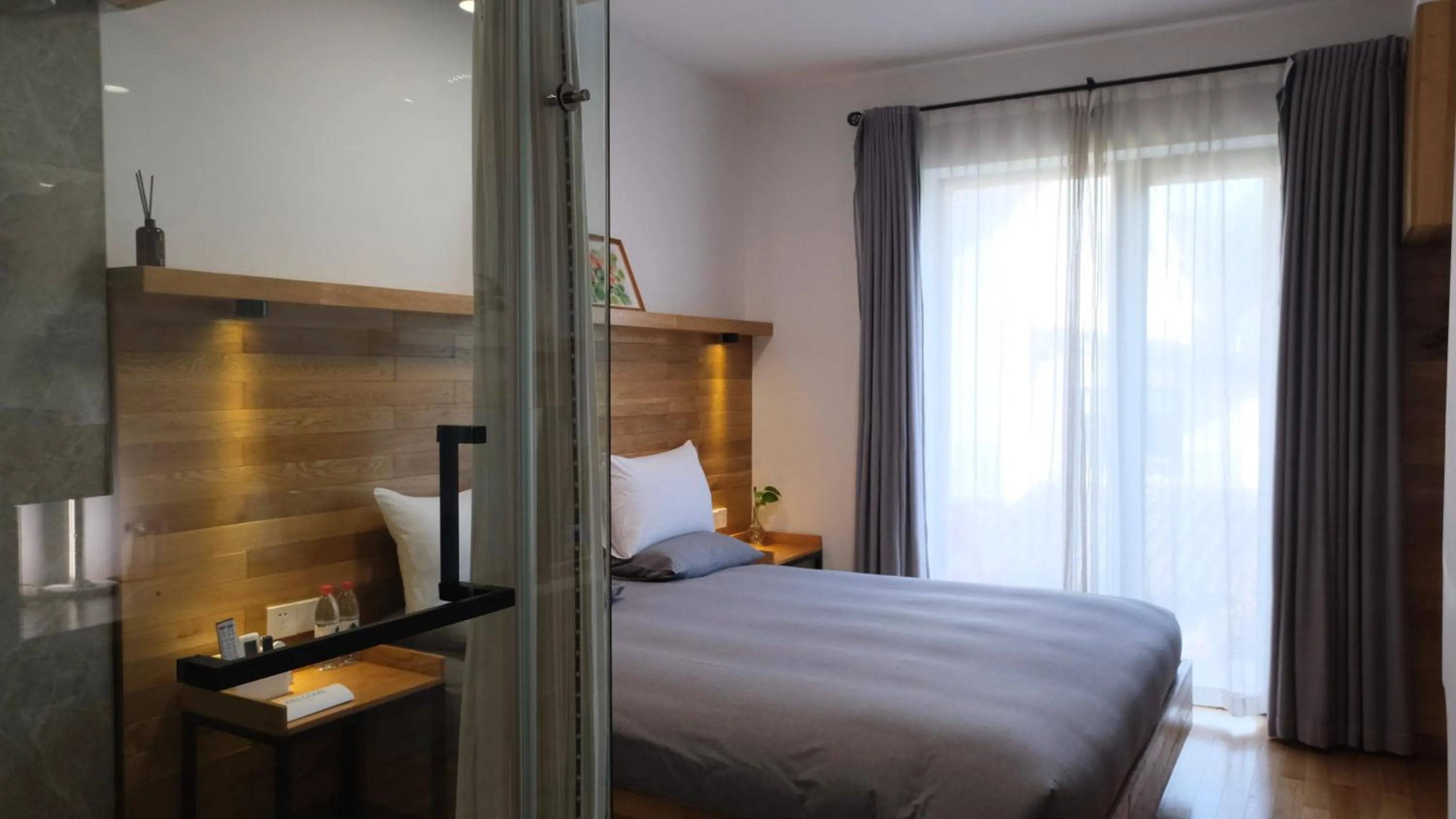 Bedroom, Bed in Rock&Wood Cozy House