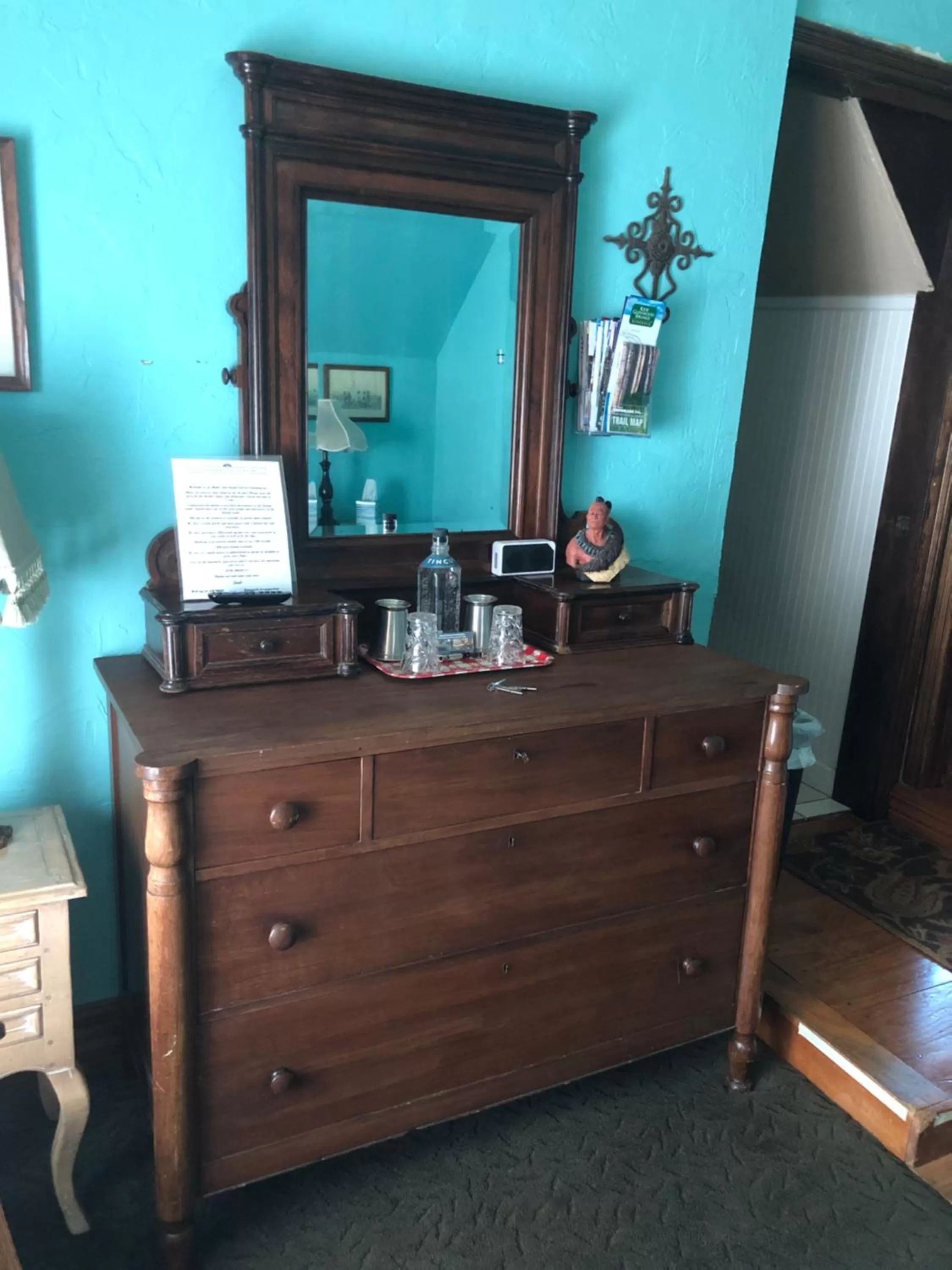 Bedroom, TV/Entertainment Center in Downtown B&B with Jacuzzi