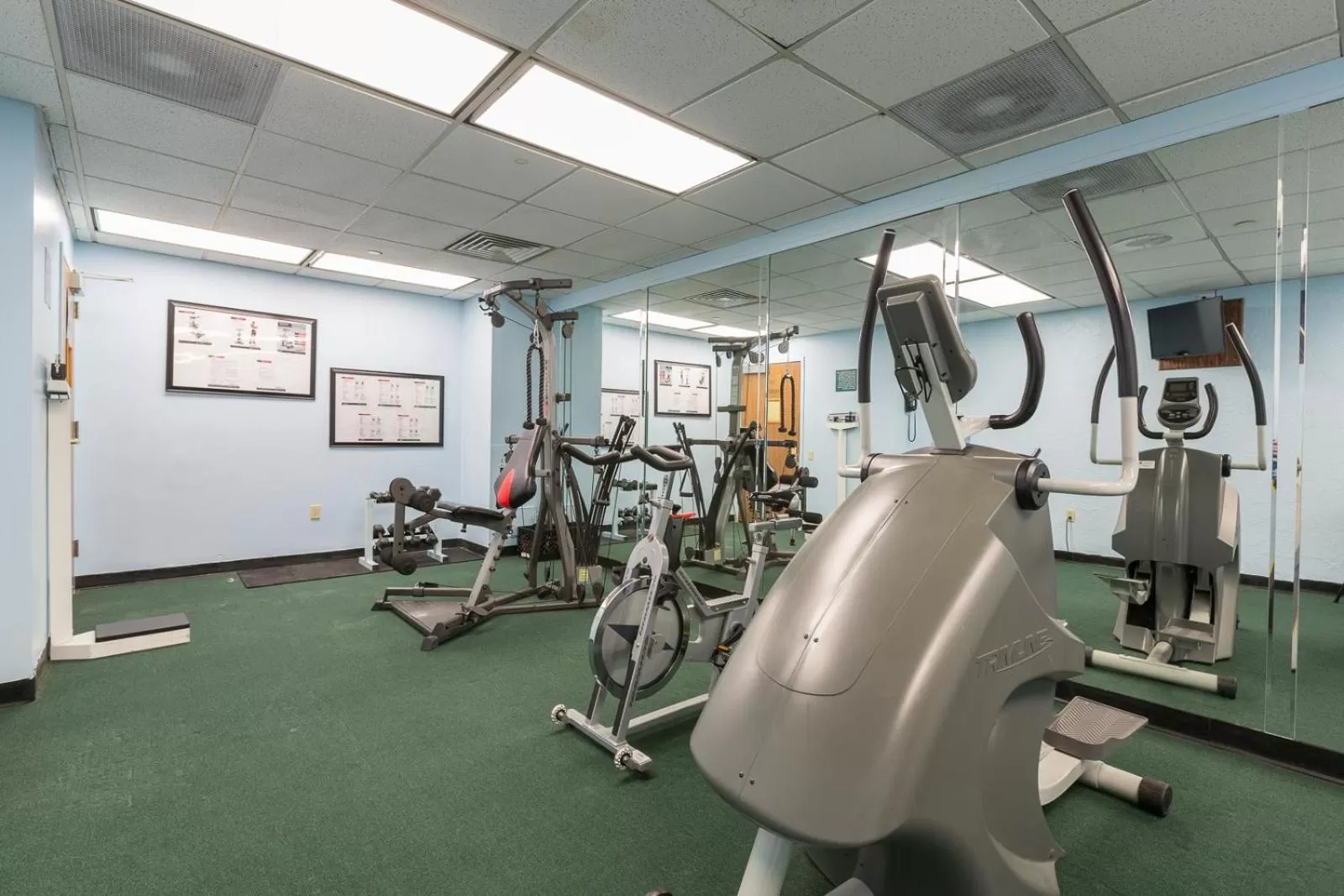 Fitness centre/facilities in Capital Plaza Hotel