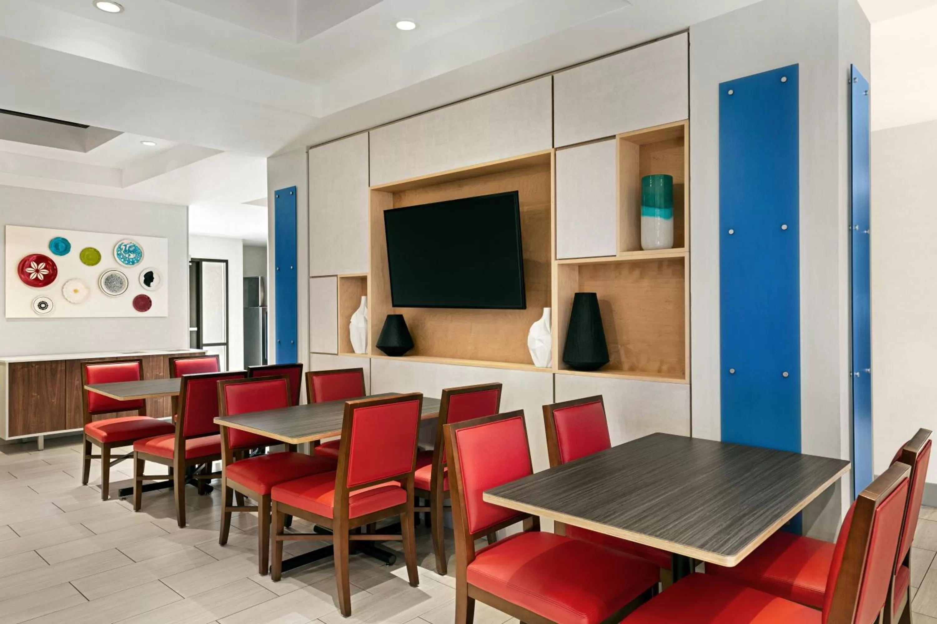 Breakfast in Holiday Inn Express Hotel & Suites Shawnee I-40 by IHG