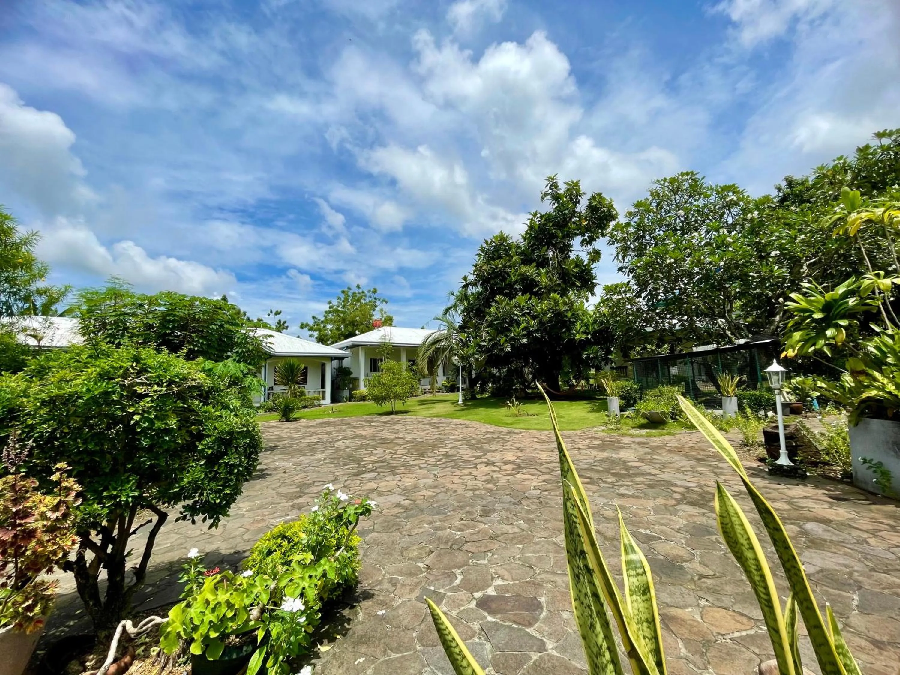 Garden in Lapu-Lapu Cottages & Restaurant