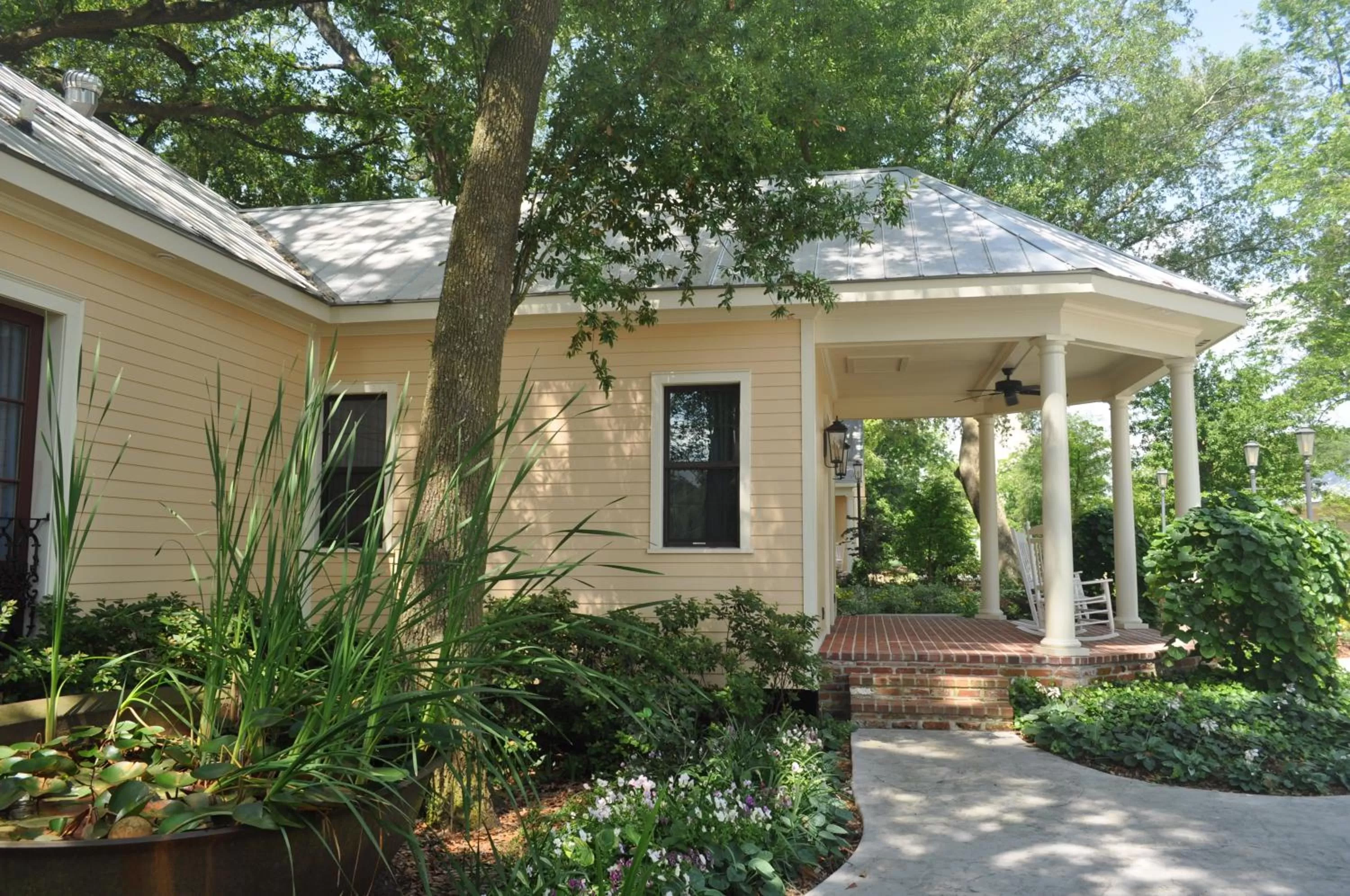 Patio in The Inn at Houmas House Estate